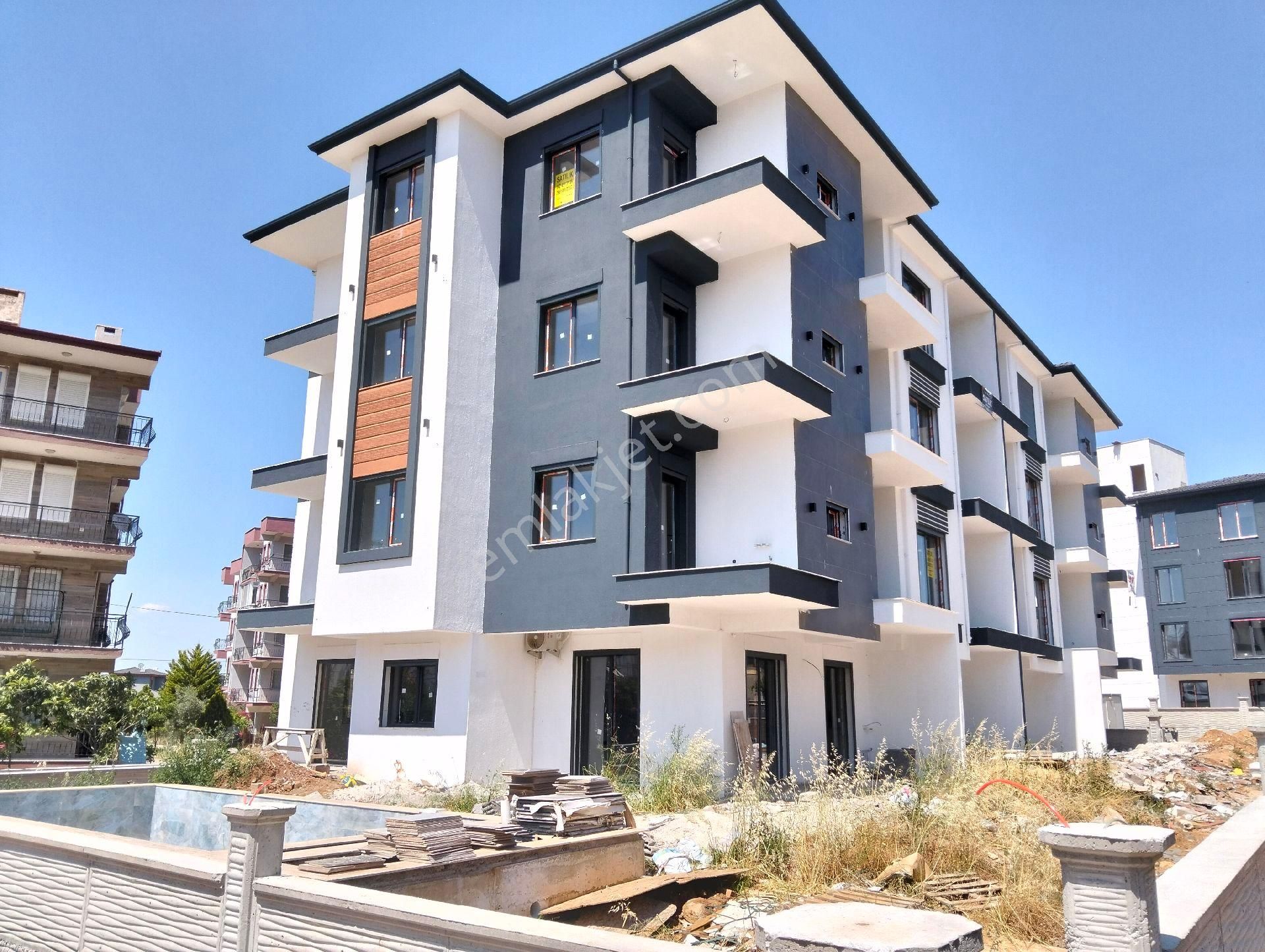 🌟 Kuşadası, Davutlar'da Satılık Modern Ve Konforlu Daire– Denize Yakın İdeal Ev!
