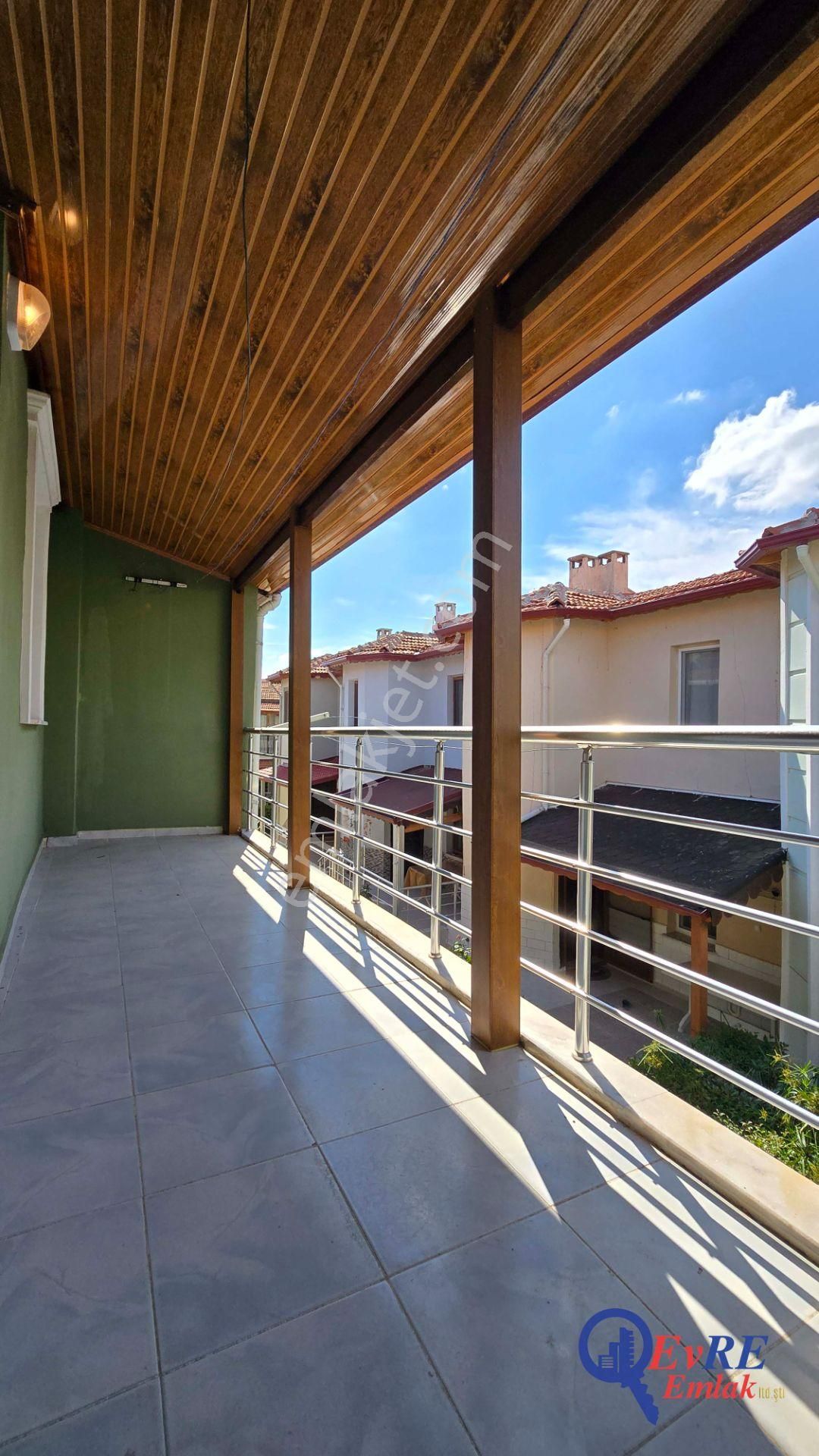 Evre Emlaktan Sarımsaklıda Eşyalı Yaz-kış Kiralık 2+1 Villa