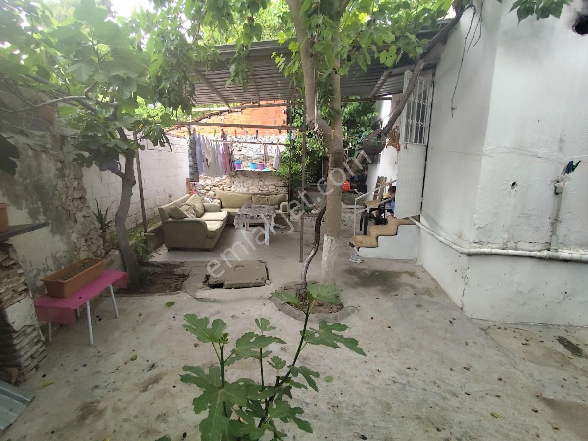 Turyap Bucadan Buca Üçkuyular Meydanda Satılık Müstakil Ev