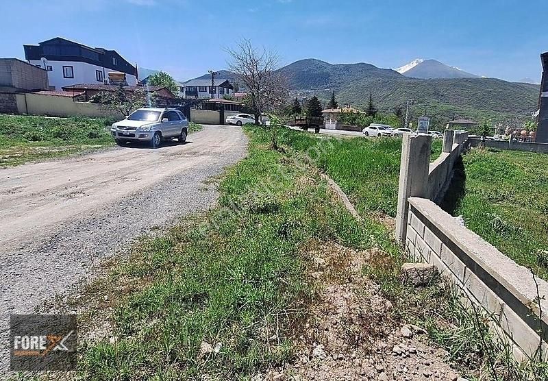 Hisarcıkta Ana Yol Üzeri 810 M2 Villa Parseli