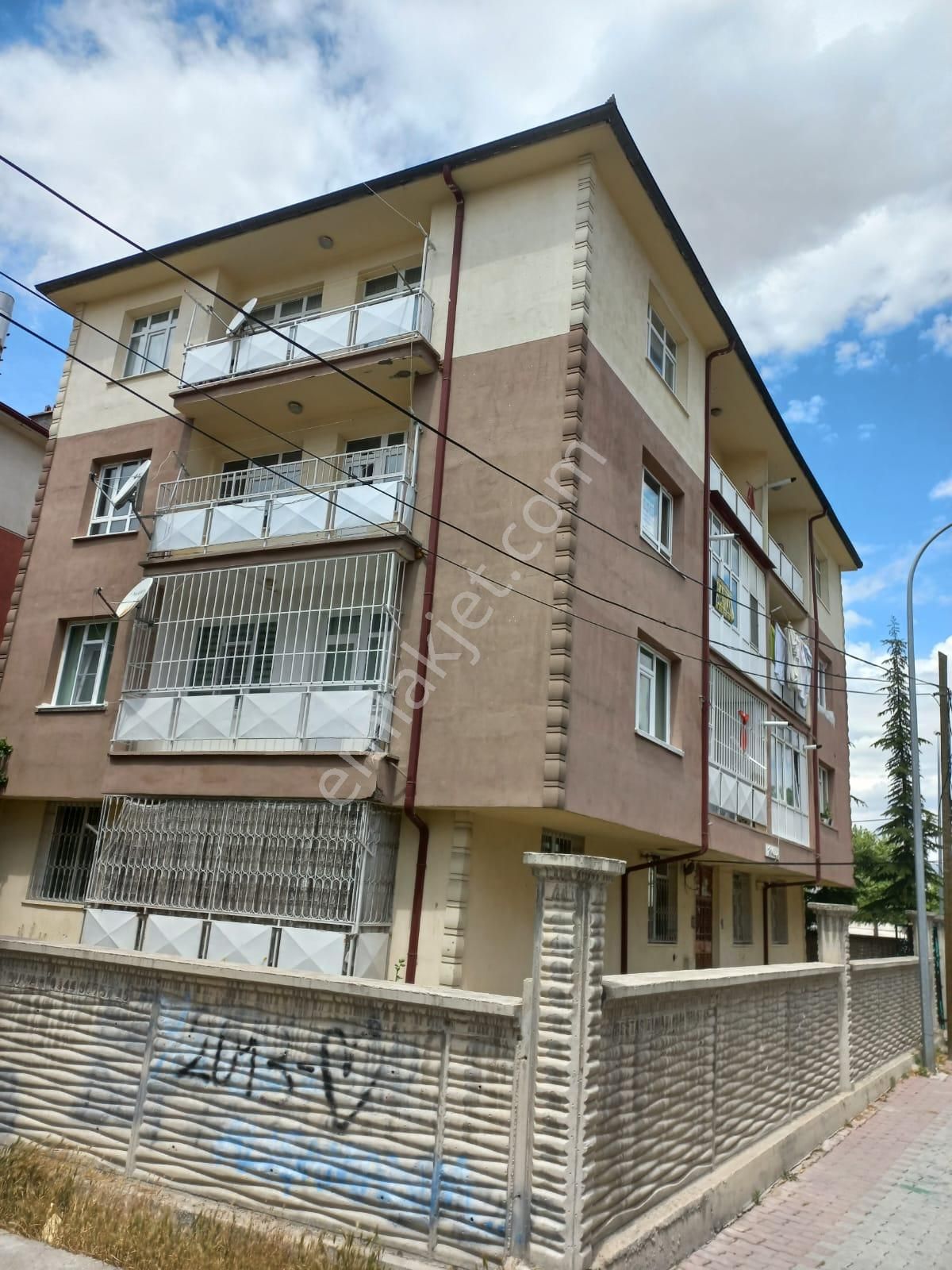 Dedeman Karşısı Fatih Işıklarda Arakat 2+1 Daire Satılık Daire