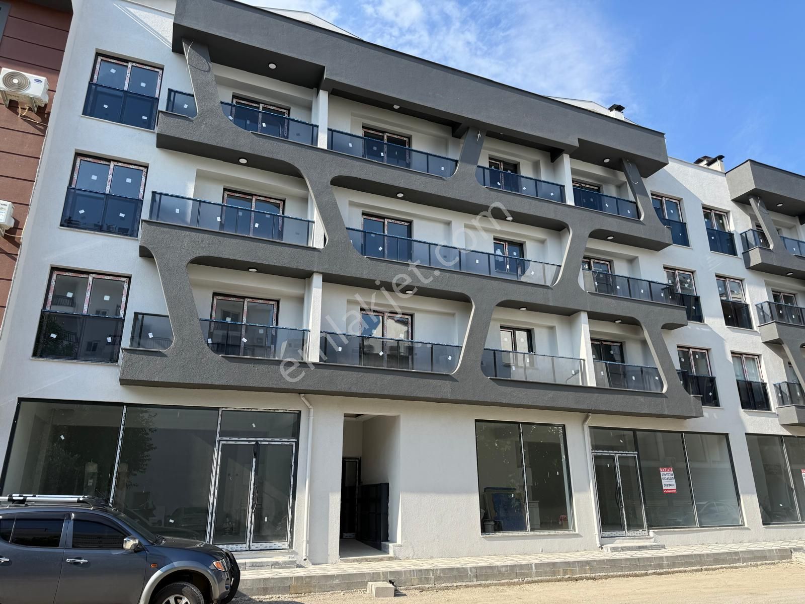 Dalamanda Dost Emlaktan Karaçalıda Sıfır Asansörlü 1+1 Satılık Daire
