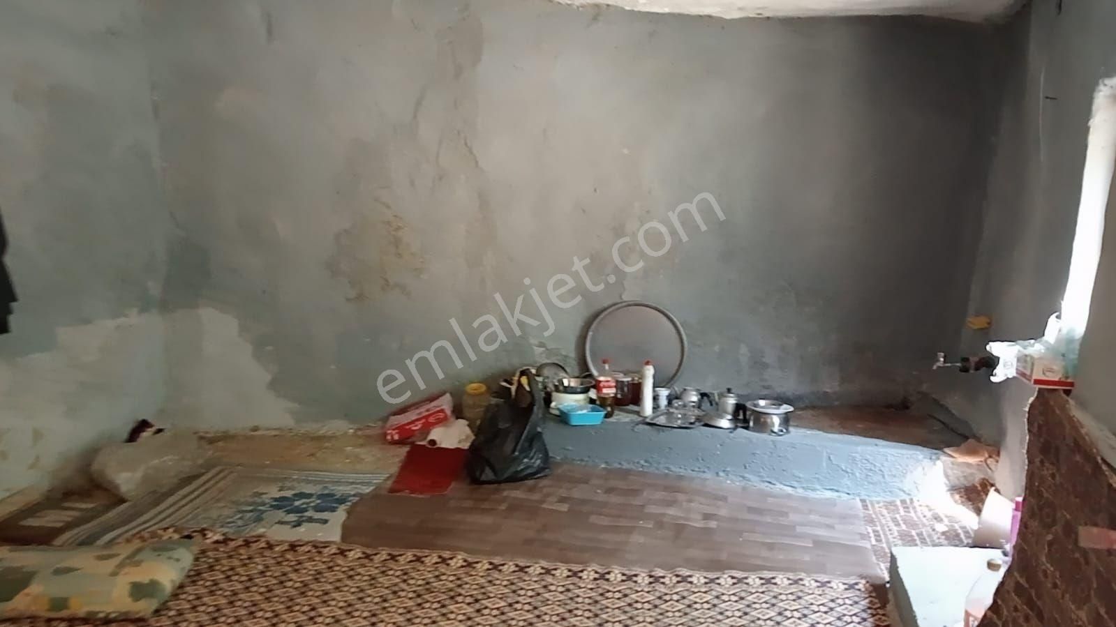 Bergama Çeltikçi Mahallesinde Geniş Bahçeli Avlulu Kargır Ev - Görsel 11