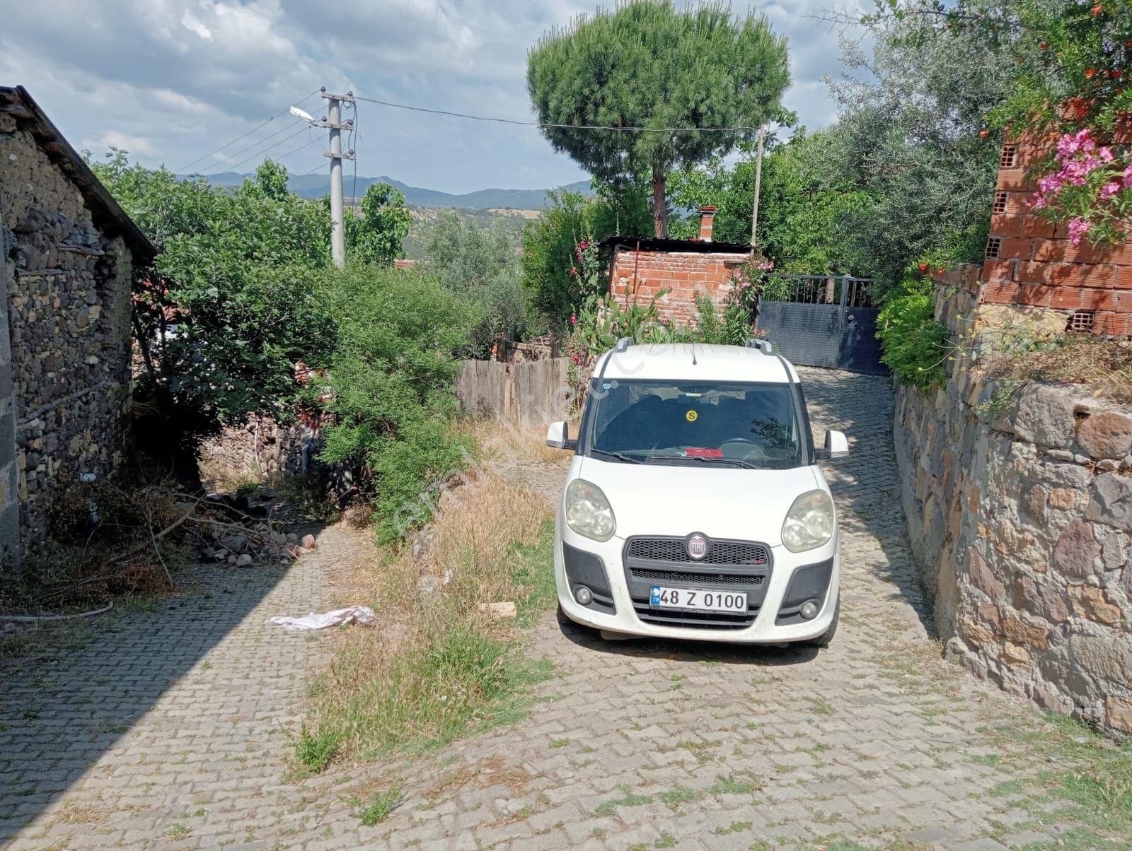 Bergama Çeltikçi Mahallesinde Geniş Bahçeli Avlulu Kargır Ev - Görsel 3