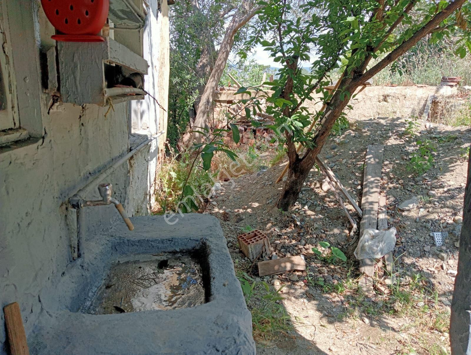 Bergama Çeltikçi Mahallesinde Geniş Bahçeli Avlulu Kargır Ev - Görsel 14