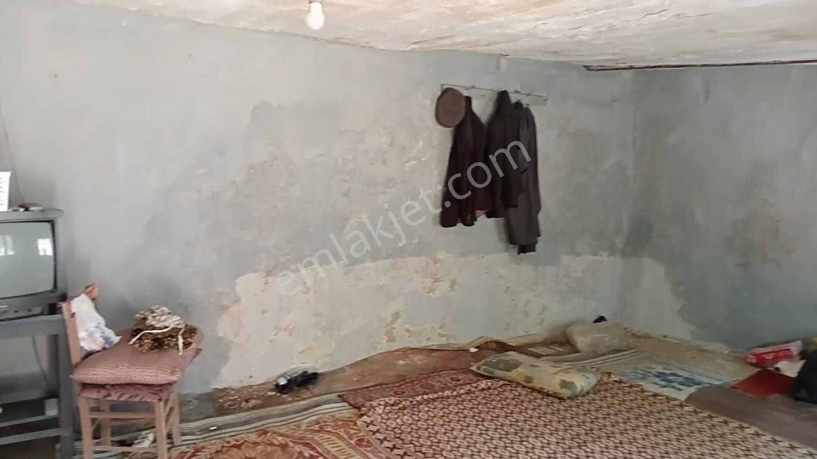 Bergama Çeltikçi Mahallesinde Geniş Bahçeli Avlulu Kargır Ev - Görsel 8