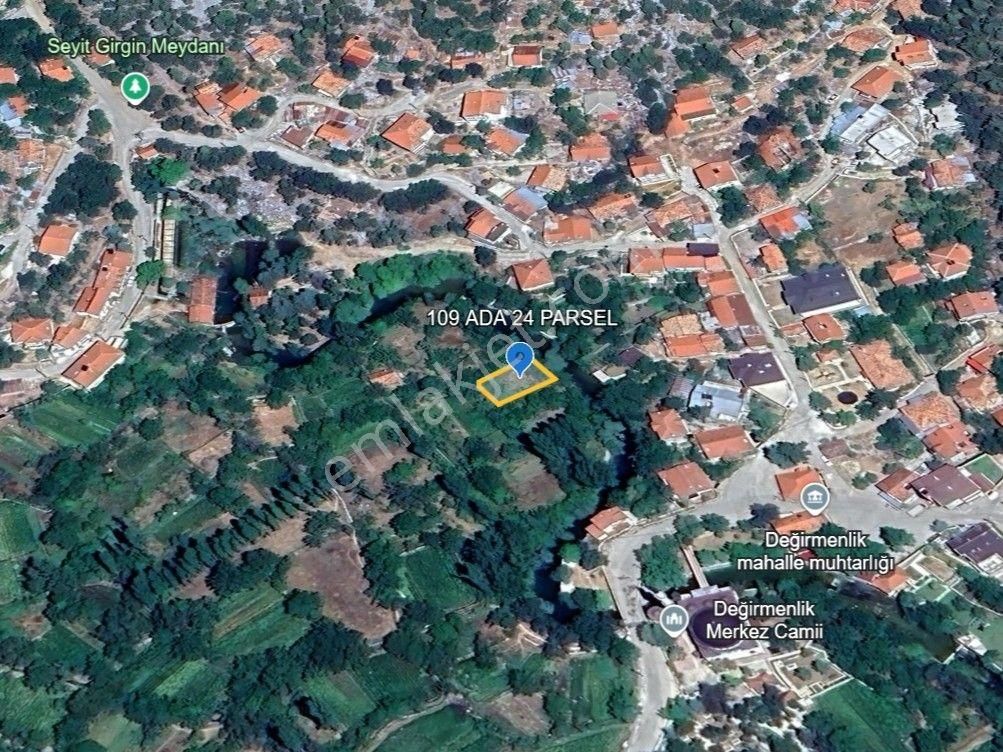 Değirmenlikte Satılık Akarsuya Sıfır 242 M2 Arsa