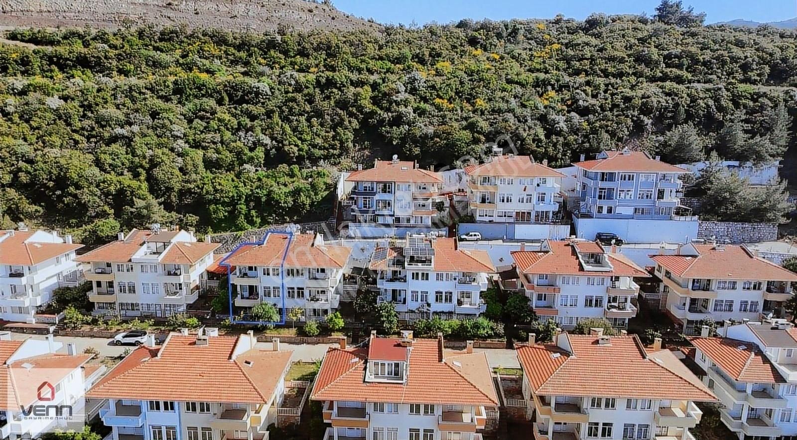 Gemlik Kurşunlu Deniz Manzaralı 5+1 Satılık Tripleks Villa