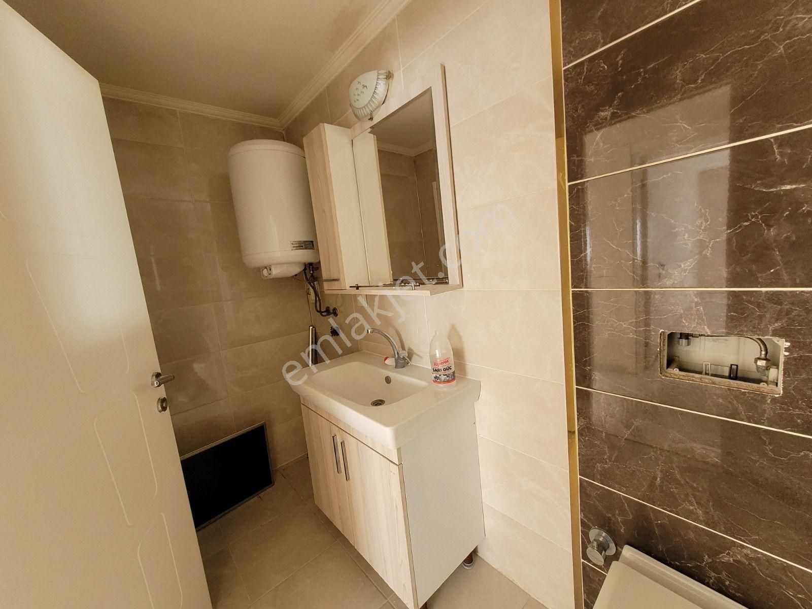 Sarısuda Lüks Site İçerisinde Havuz Cephe Amerikan Mutfak 4+1 Kiralık Daire