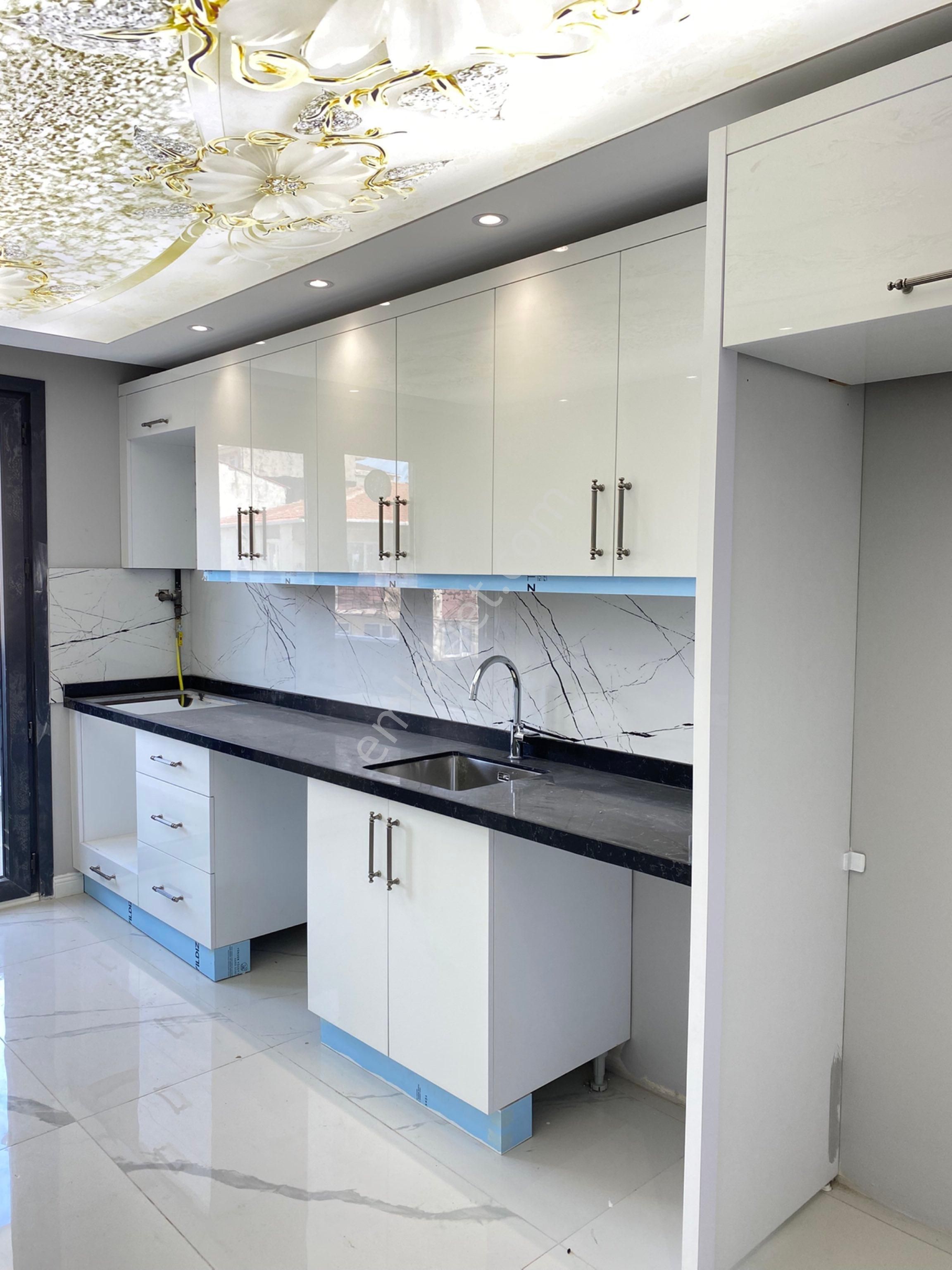 Sultanbeyli Mimarsinan Mahallesinde Satılık 3+1 Arakat Daire