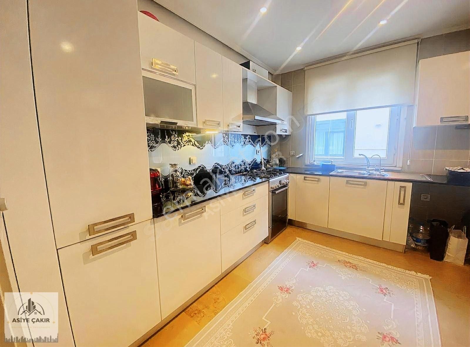 Bahçelievler Talatpaşa Caddesi'nde , Bakımlı 3+1 175m2 3.kat