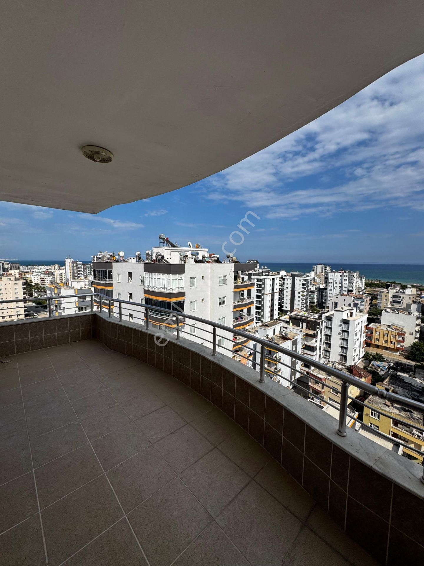 Mersin/erdemli/alata'da Geniş Satılık 3+1 Daire