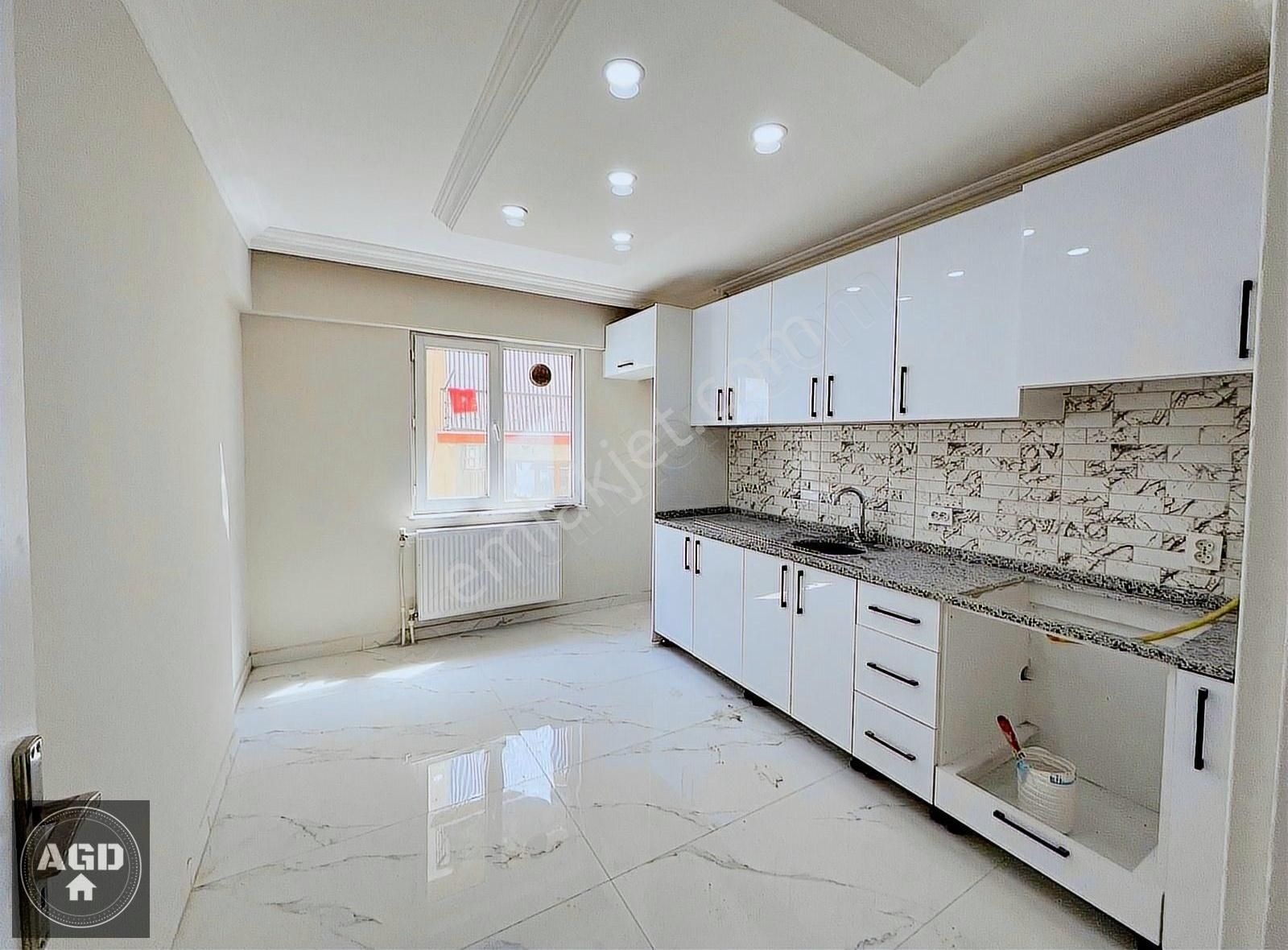 Dinçer De 2+1 100m2 Kombi Ankastre 2balkon Asansör 2cephe Merkez
