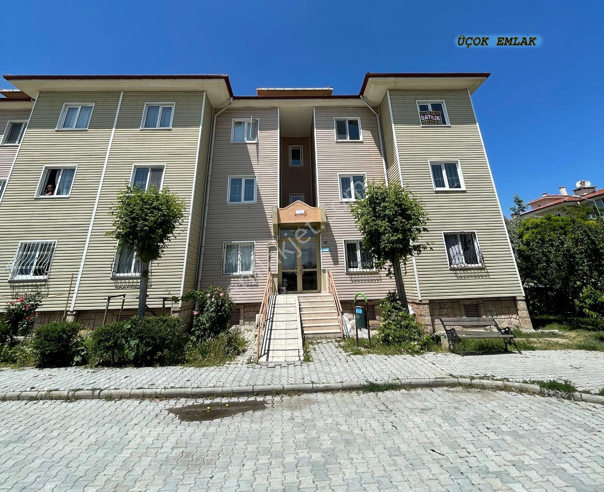 Afyon Üçok Emlaktan Sahipata Toki De Satılık 2+1 Fırsat 3 Kat Daire