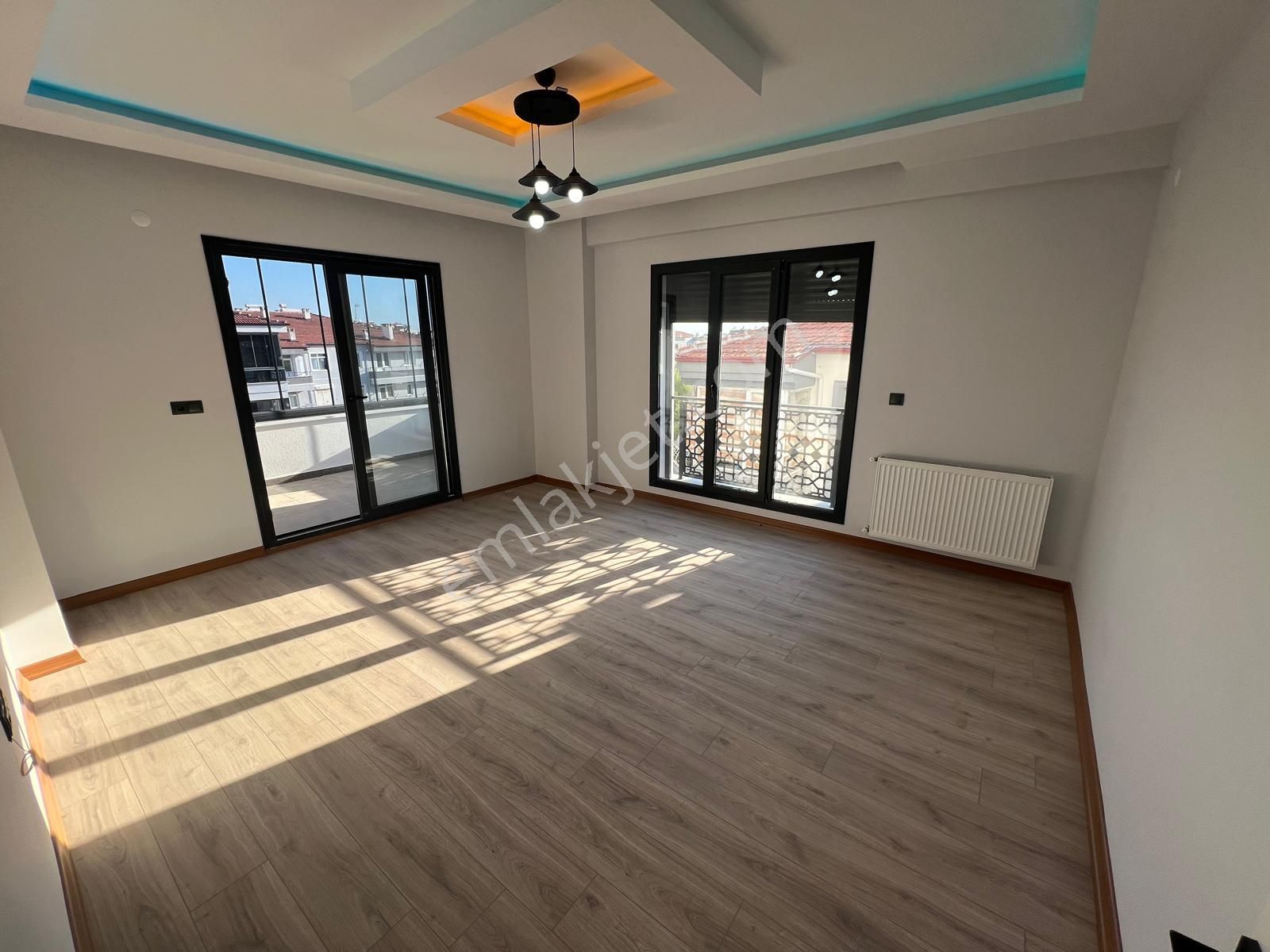 Akçay Aras Emlaktan Altınkumda Ön Cephe Ara Kat 4+1 Dubleks