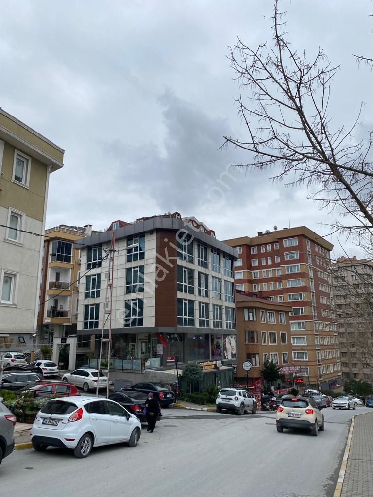 Ümraniye Site Mah. Cadde Üstünde 3+1 135m2 Ofis-büro