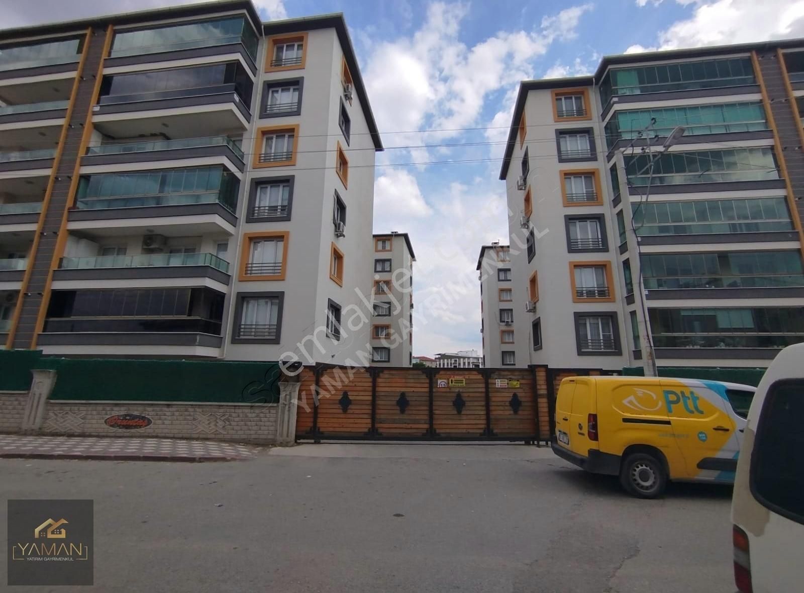 Akhisar Cumhuriyet Mah. Oruntaş Sitesi'nde Satılık 3+1 Daire