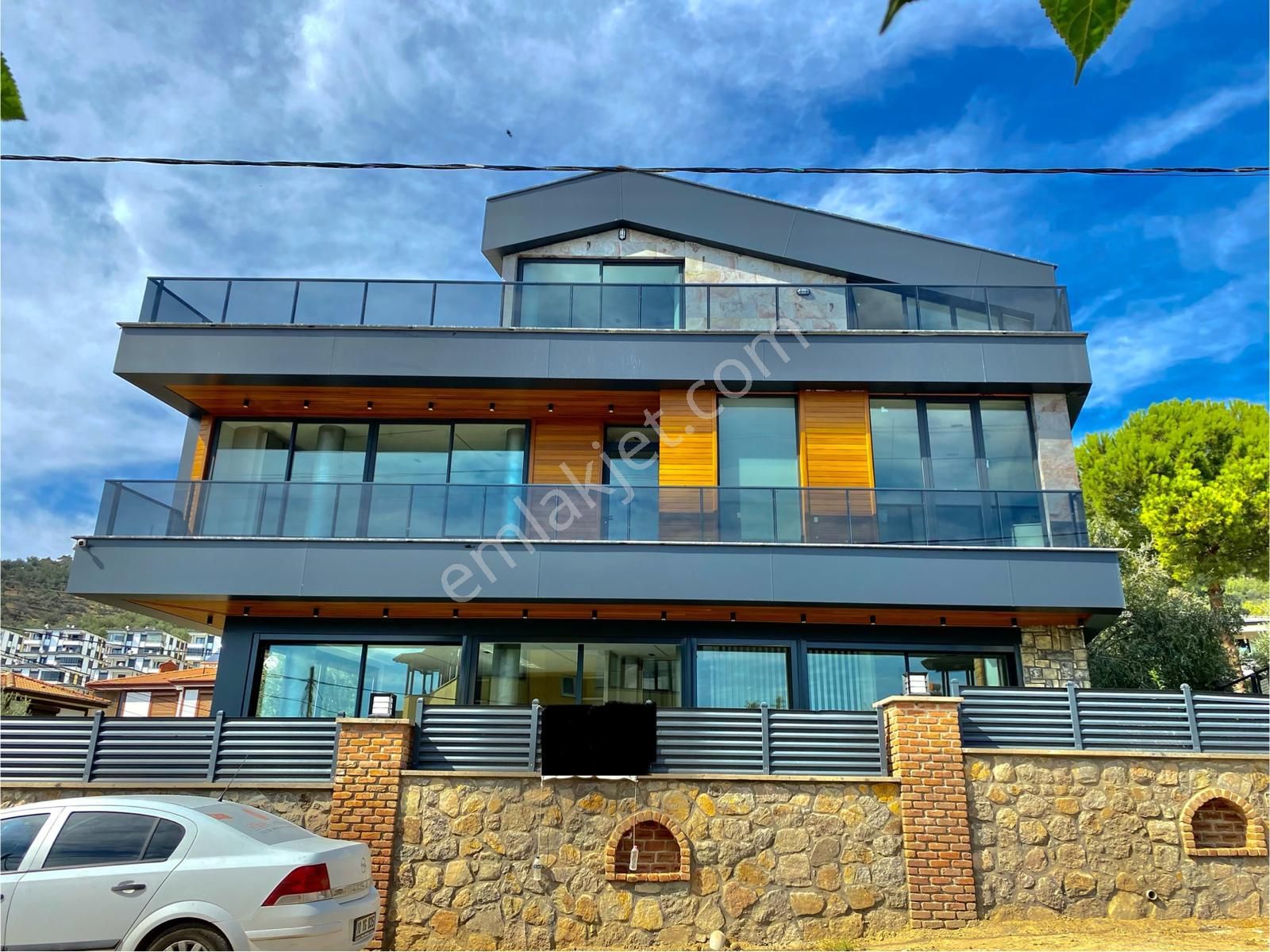 Yükselden Fulldeniz Manzaralı Tambağımsız Özel Tasarım 4+1 Villa