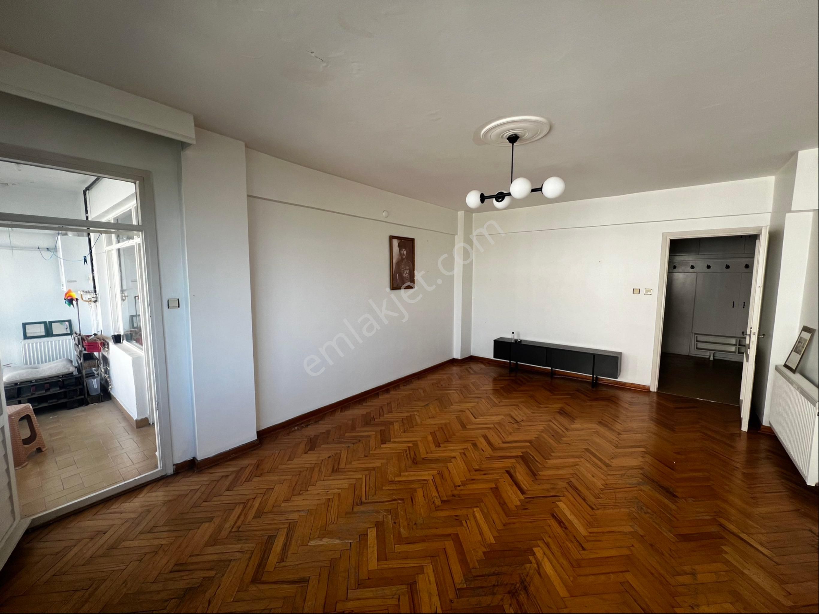 Naz Emlaktan Fıstıkağacında Otoparklı 2+1 Kiralık Daire