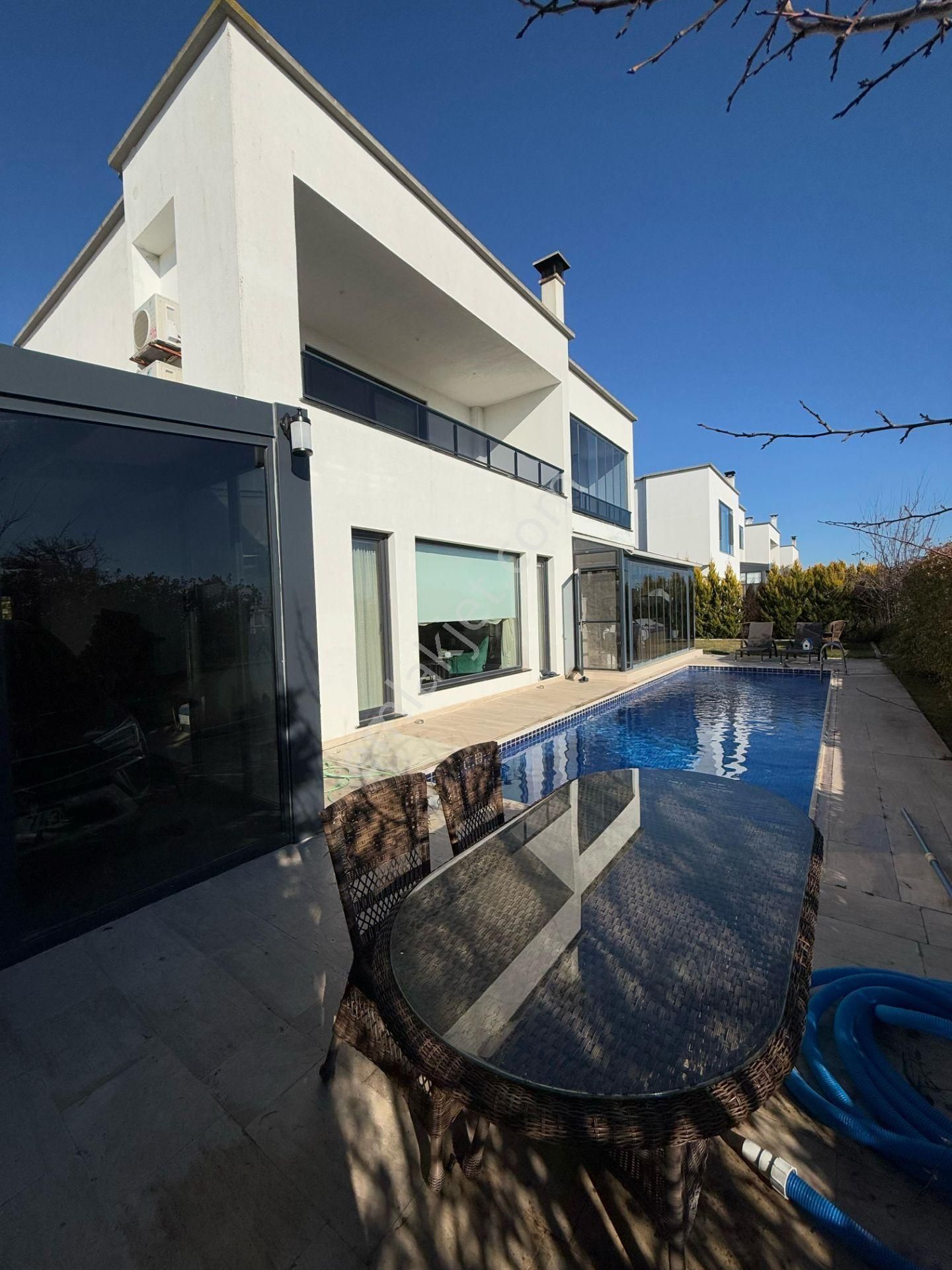 Çorlu Önerler Mah. Arcadia Villalarında Lüks Müstakil Havuzlu Villa