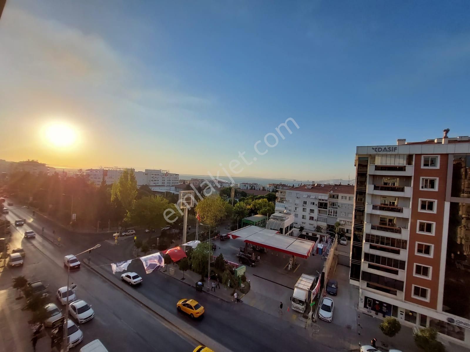 İnönü Cad Üzerinde Deniz Manzaralı Asansörlü 3+1 Kiralık Daire