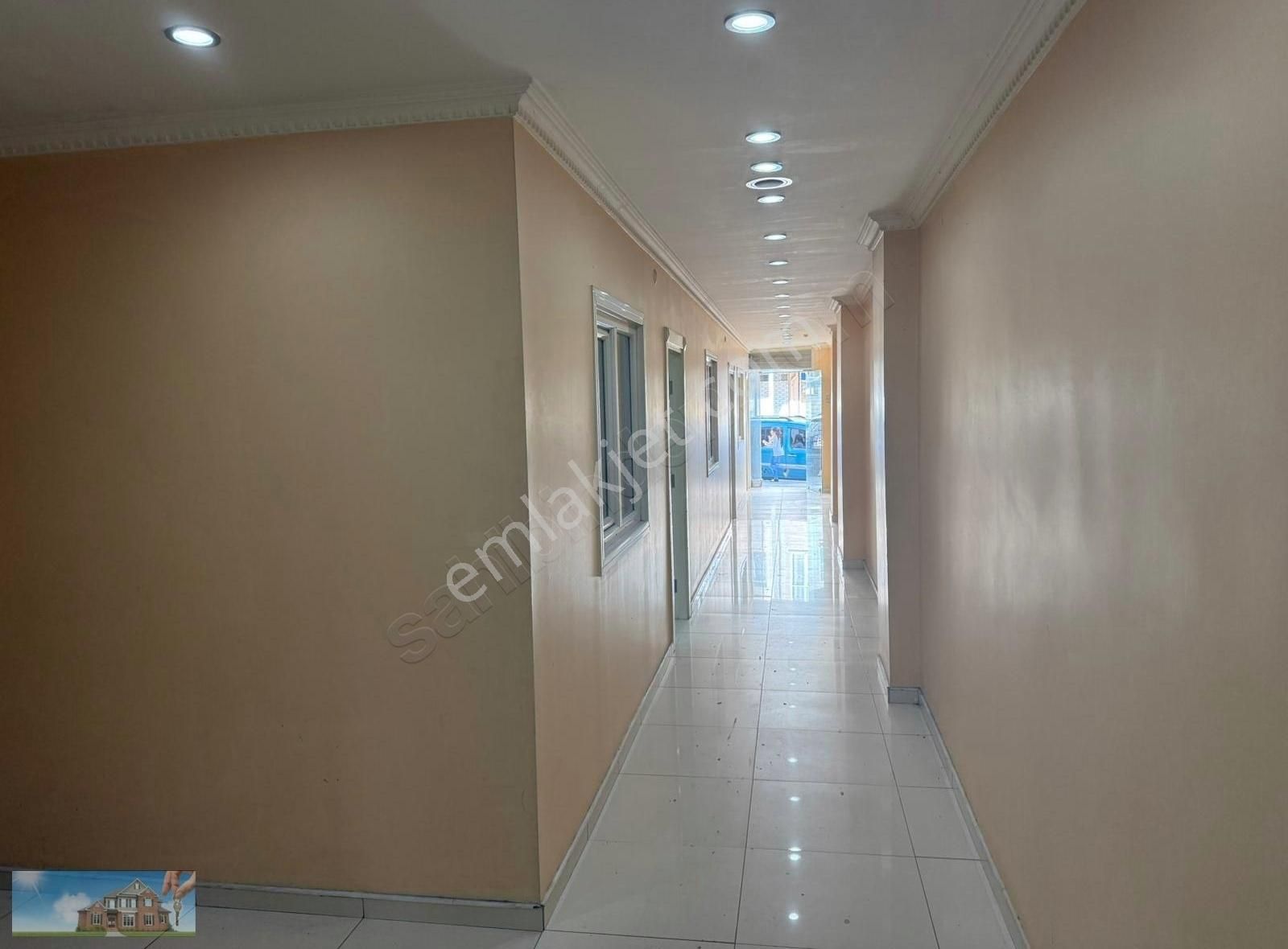 Barış'tan Kurumsal Firmalara Uygun 460 M2 Geniş Camekanlı Dükkan
