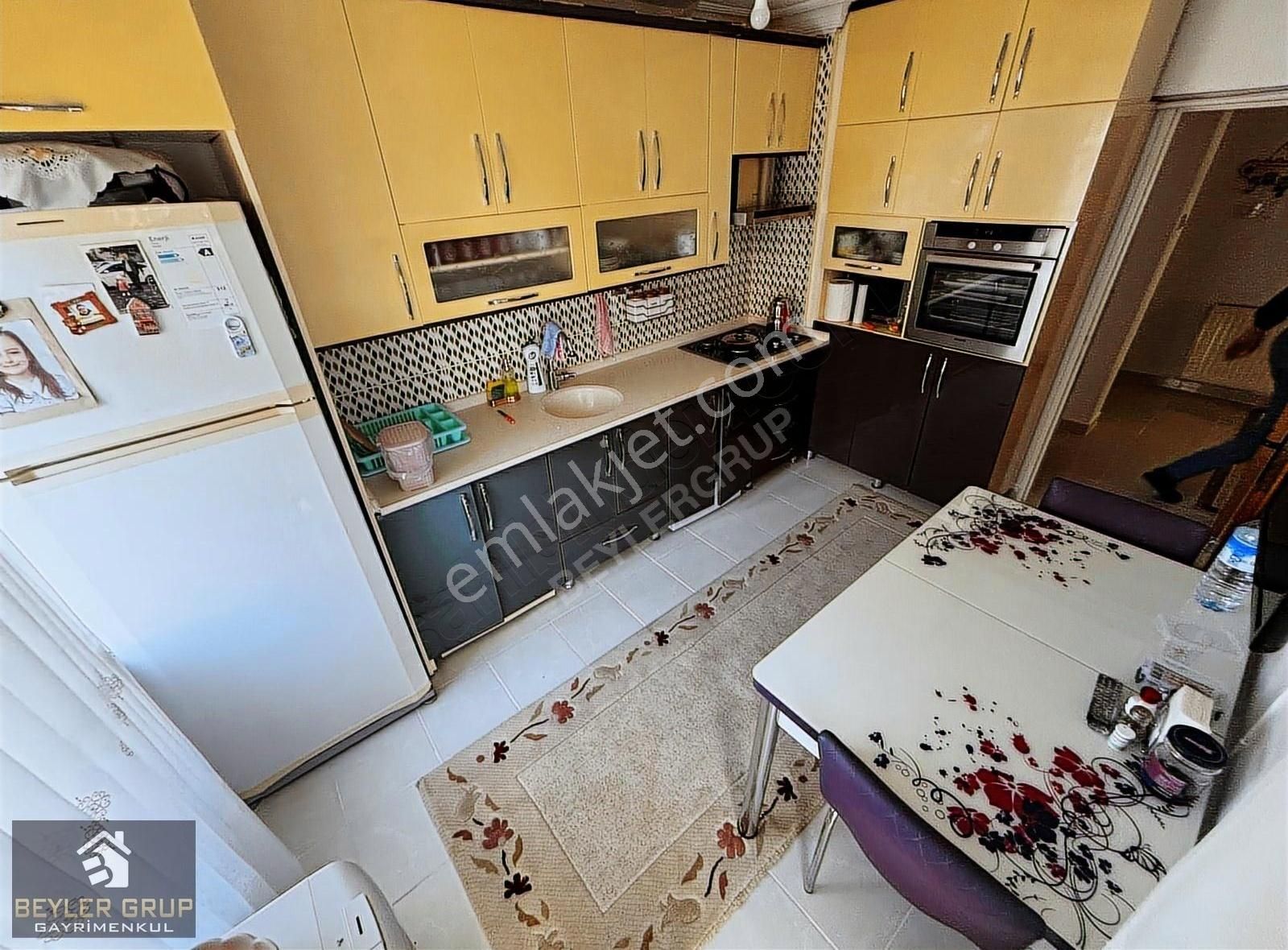 Sincan Osmanlı Mh'de 3+1 Bağımsız Arakat Ön Cephe Site İçi Daire