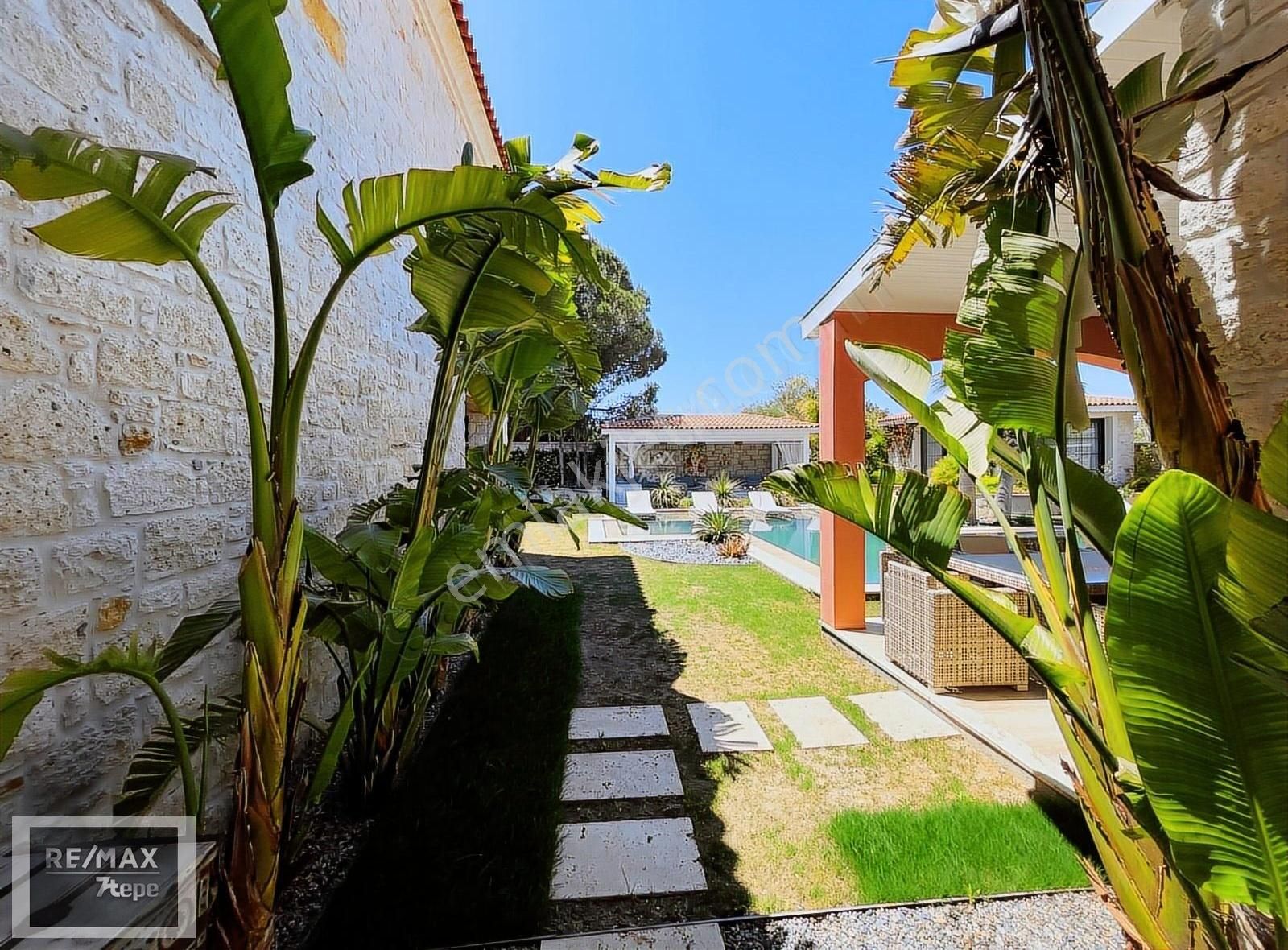 İzmir Mamurbaba'da 5+ 1 Tam Müstakil Ultra Lüks Kiralık Malikane