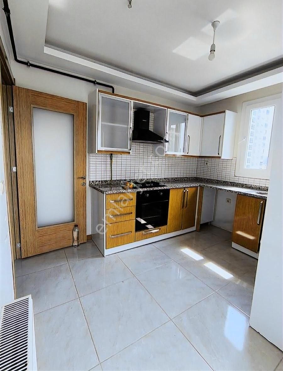Yüzüncü Yıl Mah 3+1 Kapalı Mutfaklı Full Daire