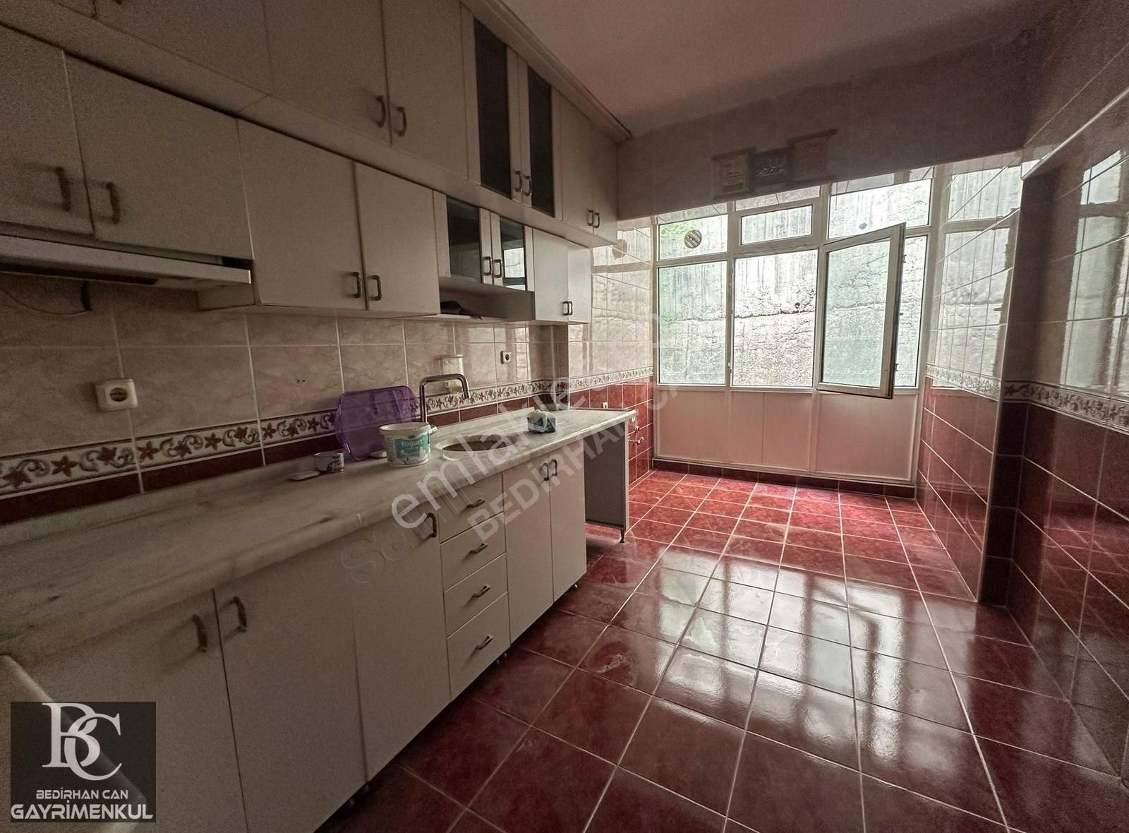 Bedirhan'dan Cadde Üzeri 120m2 Çok Geniş Katta Daire Fırsatı