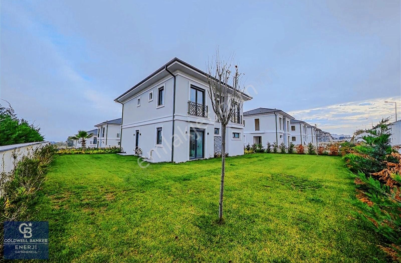 Büyükçekmece Tepekent'te Satılık Müstakil 5+2 Villa