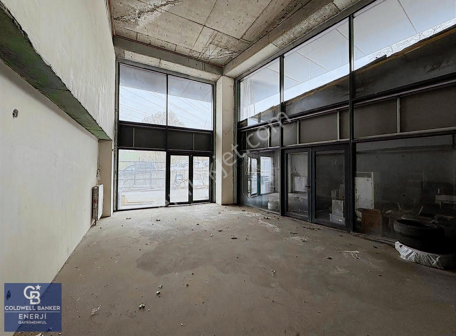 Avcılar E-5'e 100 M. Mesafede Kiralık 130 M2 Dükkan & Depo