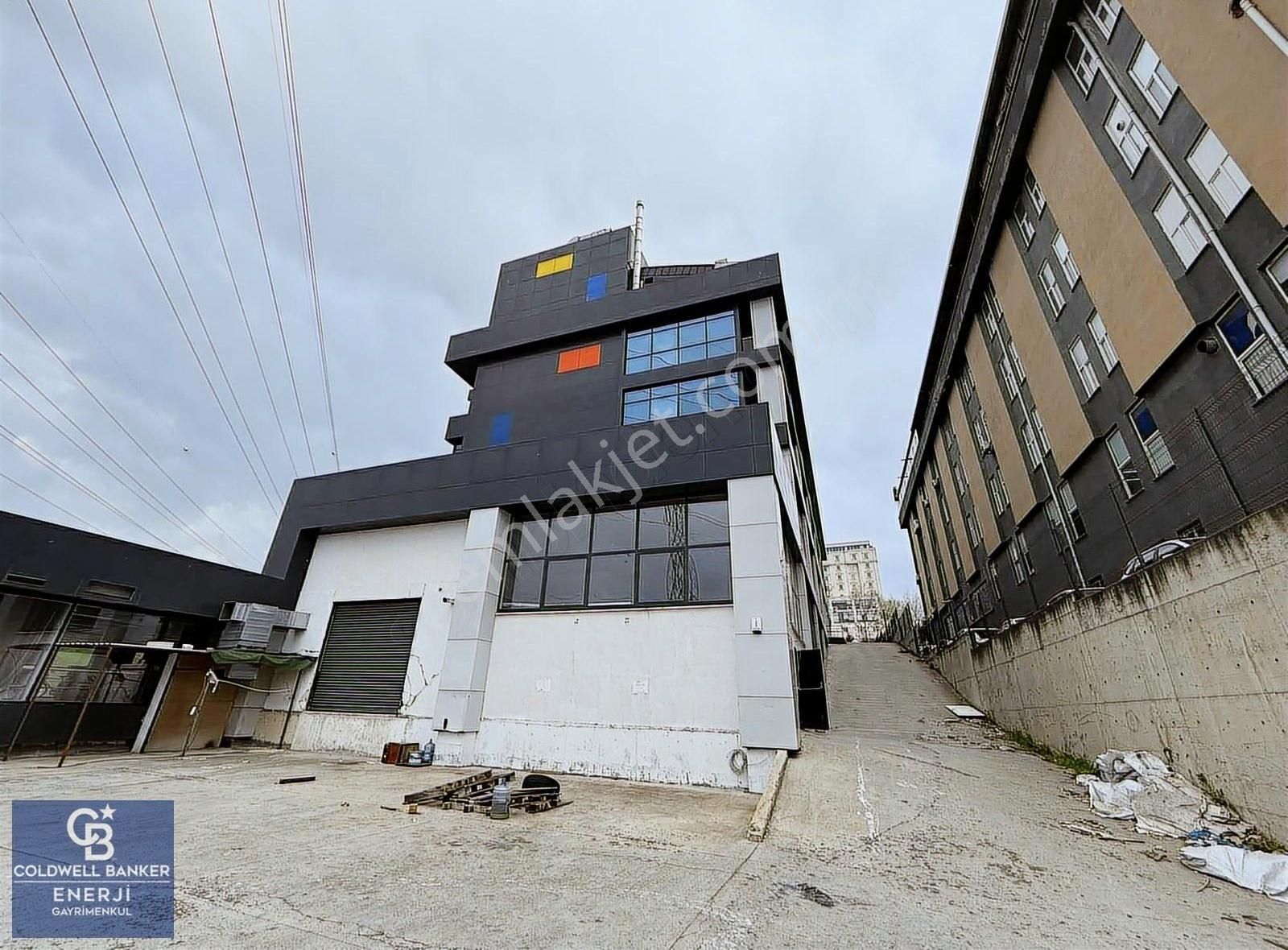 Avcılar E-5'e 100 Metre Mesafede Kiralık 1200 M2 Depo & İş Yeri