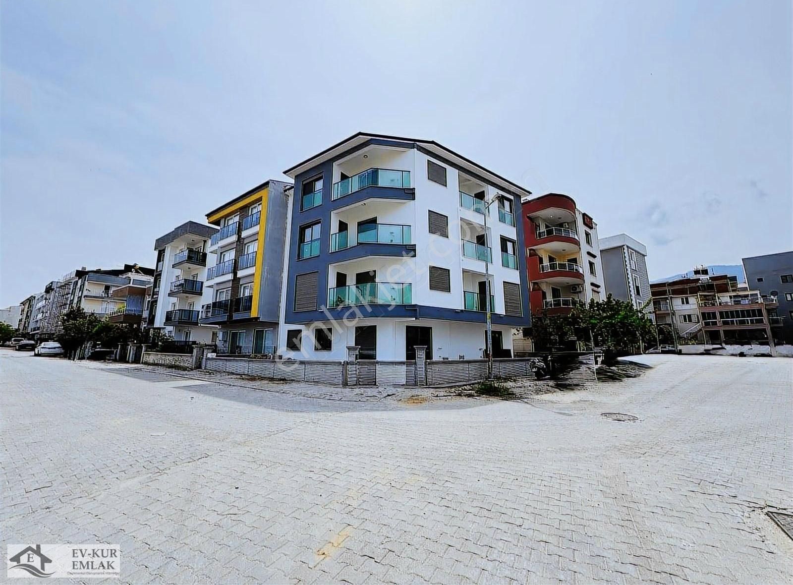 Ev-kur Emlaktan Davutlar'da Önü Açık Ara Kat 2+1 Sıfır Daire