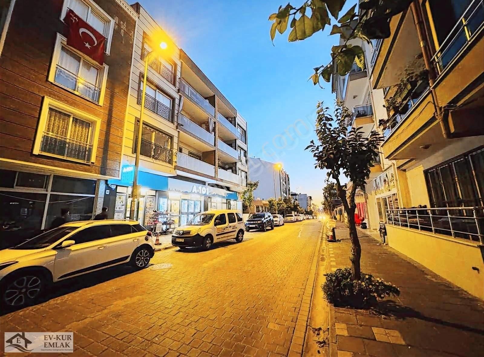 Ev-kur Emlaktan Kuşadası Davutlar'da Ebeveyn Banyolu 3+1 Daire