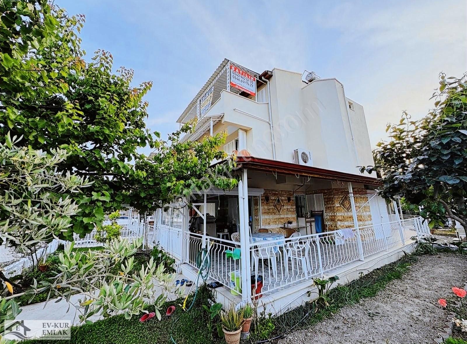 Ev-kur Emlaktan Kuşadası'nda Plaja 600mt Köşe Konum 4+1 Yazlık