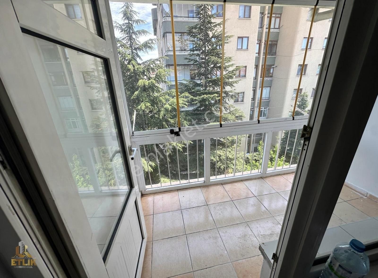 Etlik Gayrimenkul'den Halk Sitesinde 120m2 2.kat 3+1 Daire