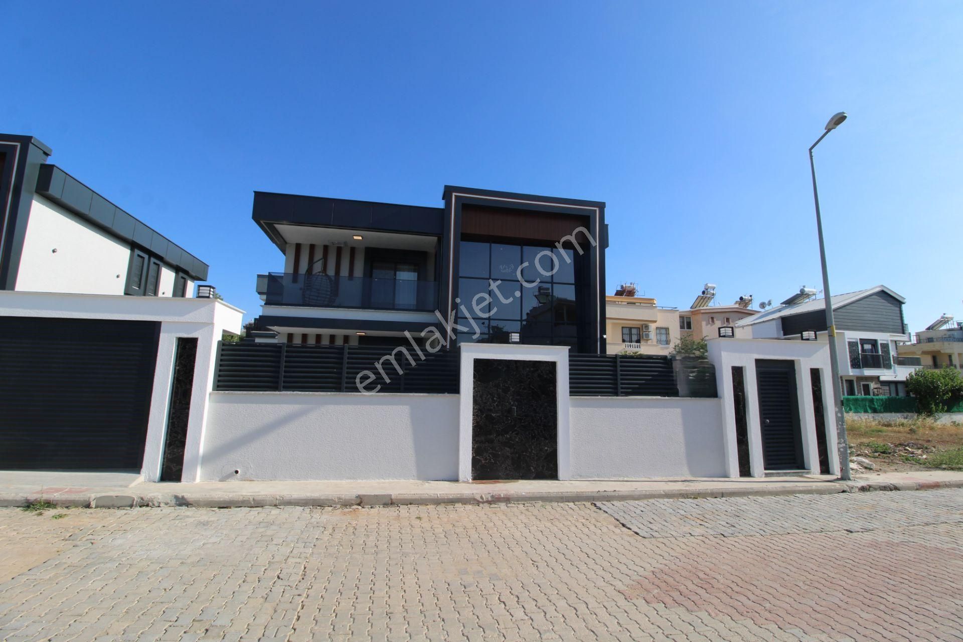 Aydın Didim Altınkum Mahallesi 4+1 Ayrı Mutfak Bahçeli Havuzlu Tam Müstakil Villa Otoparklı