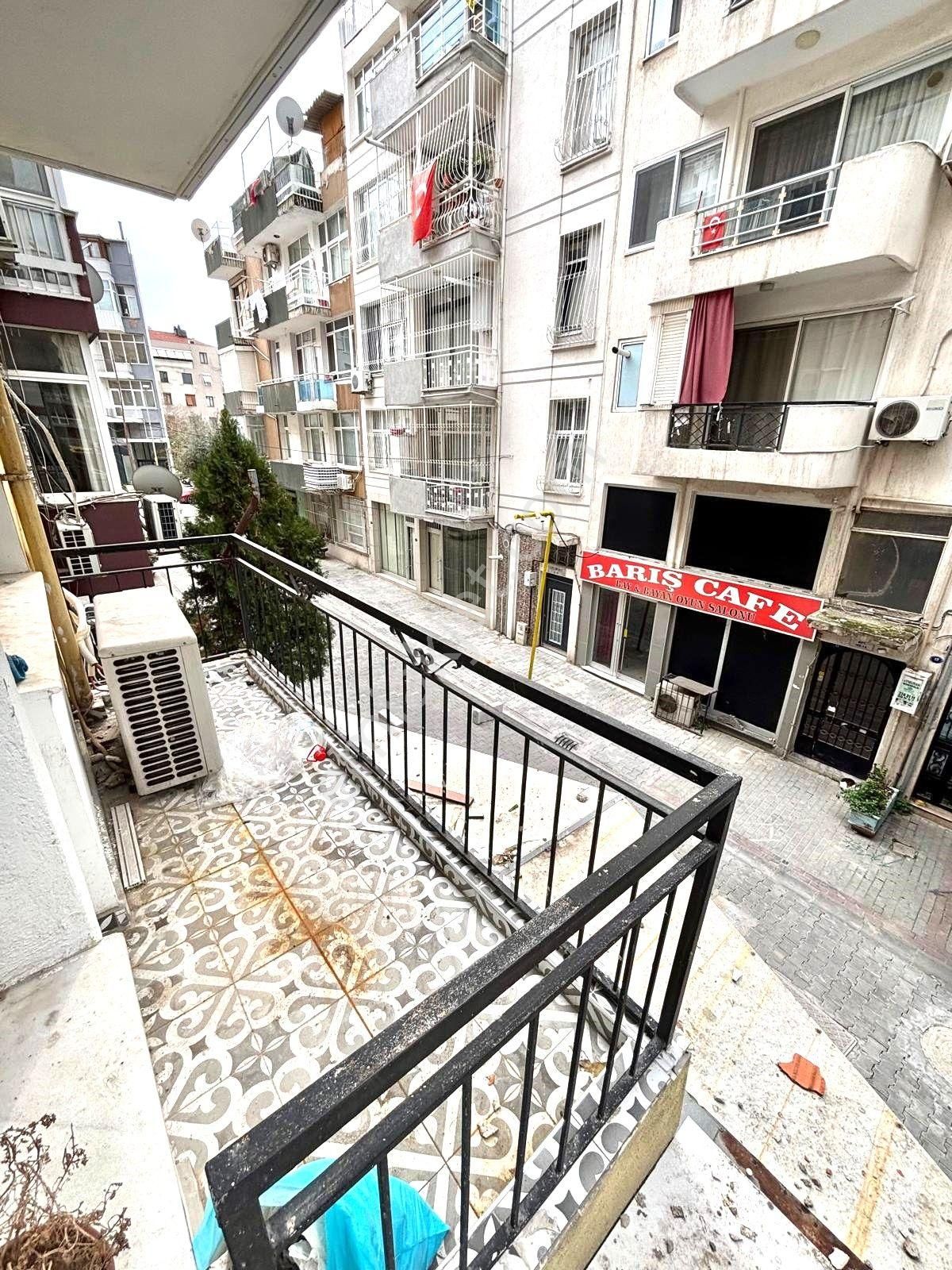 Üçyol Meydana Çok Yakın Caddeye 100 Metre Bakımlı Daire