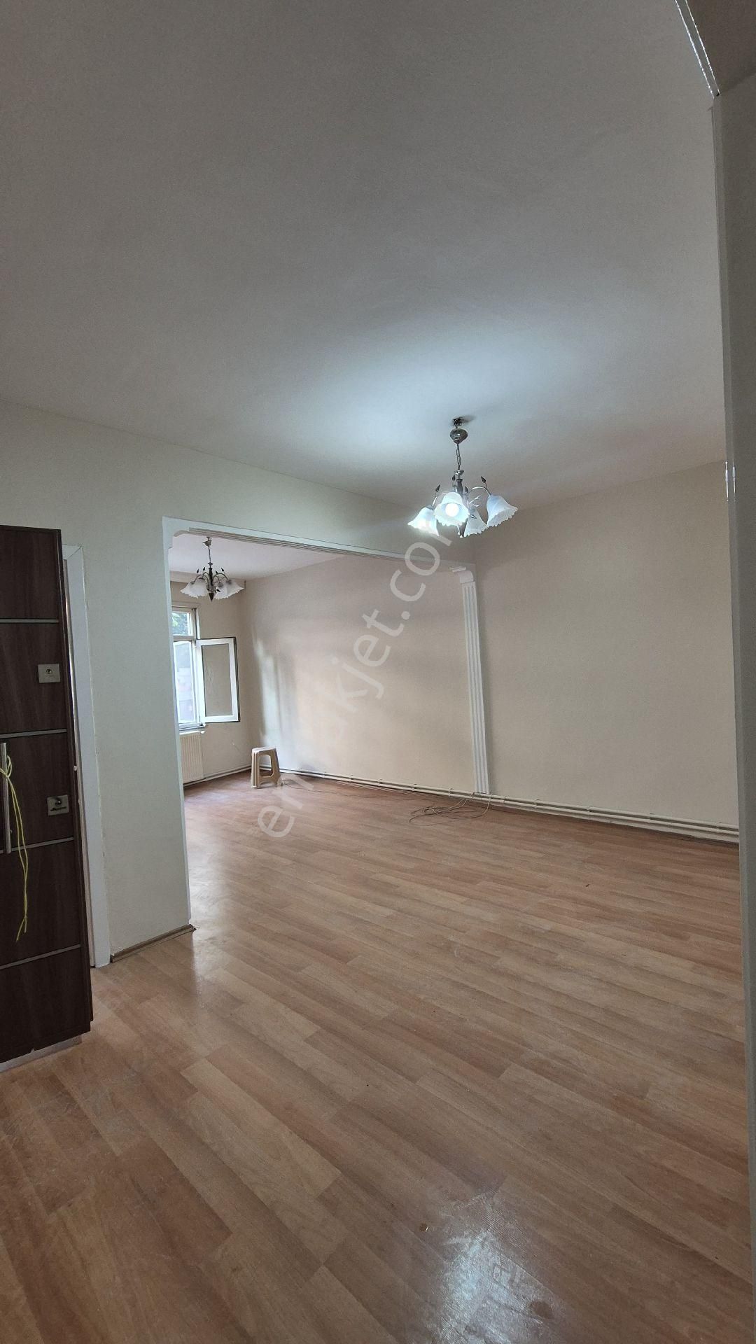 2+1 Geniş Kiralık Daire / Merkezi Konumda