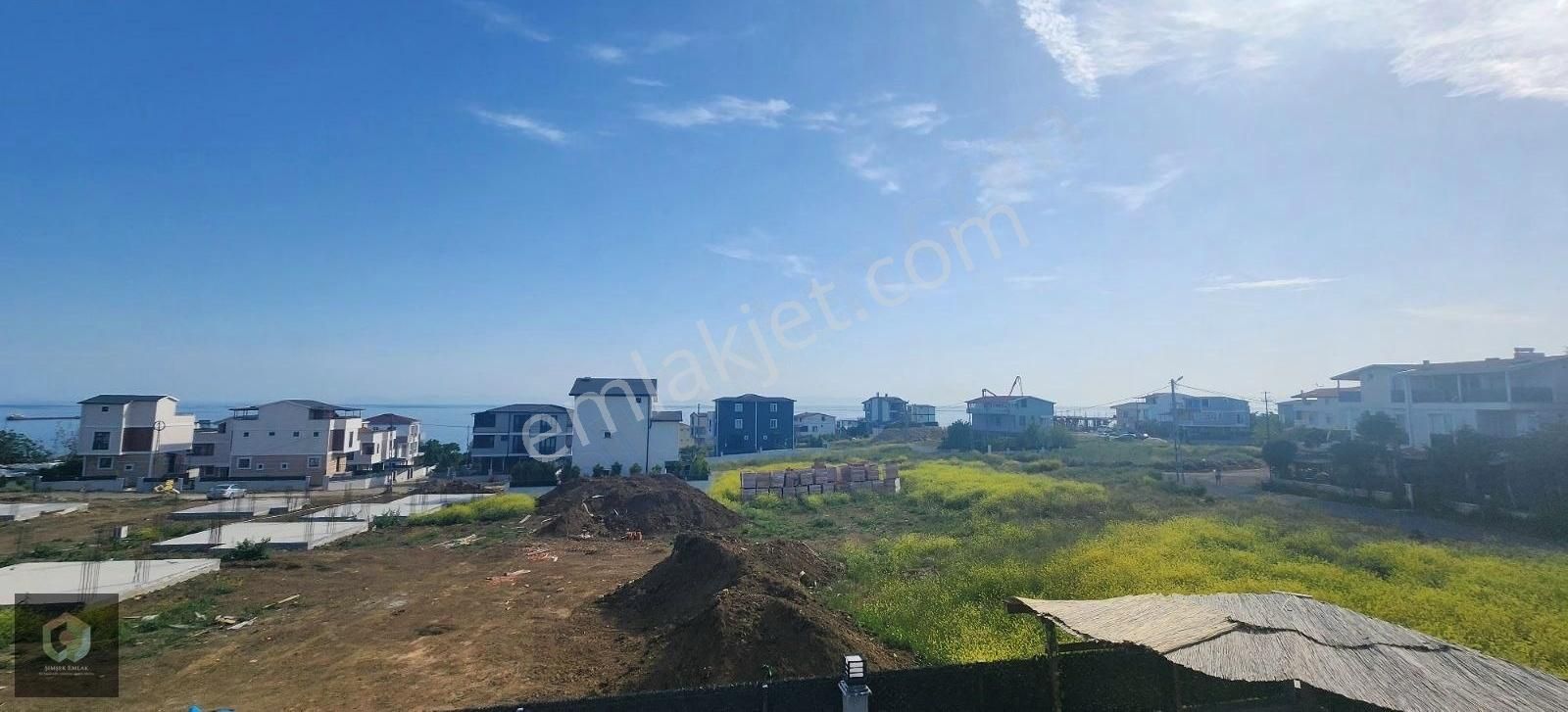 Şimşek'ten Yeniçiftlik Satılık Villa Havuzlu 300m² Arsaya Sahip