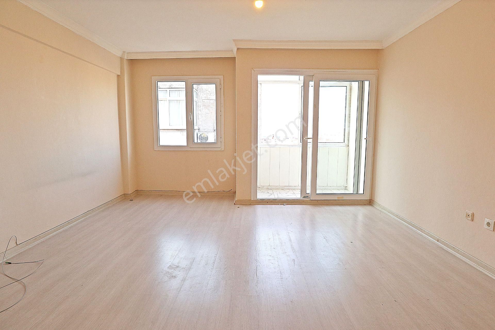 Mithatpaşa Cad. Sahile Tramvaya Yakın Önü Açık Full Yapılı Daire
