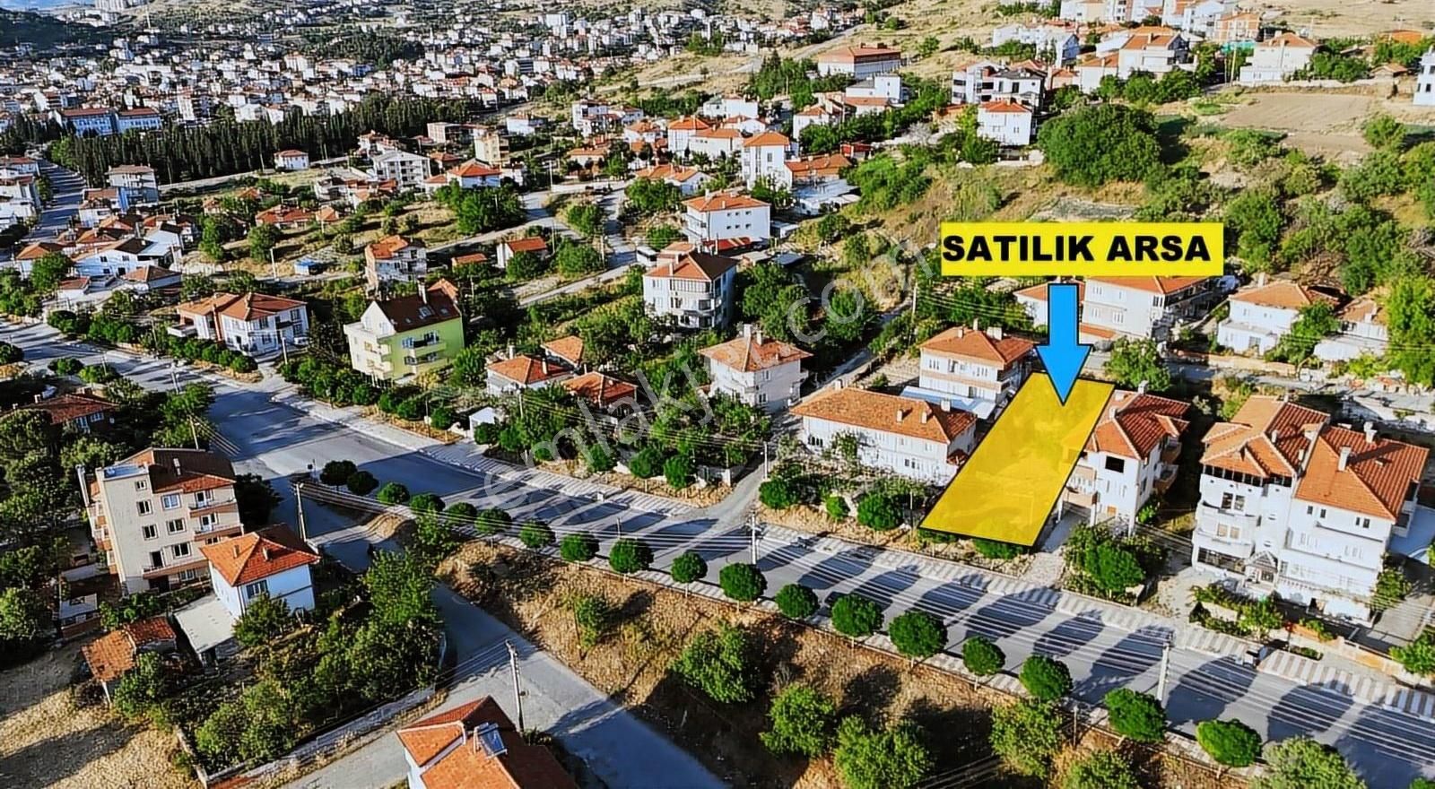 Servi Mah. Atatürk Caddesinde Satılık 4 Kat İmarlı Arsa