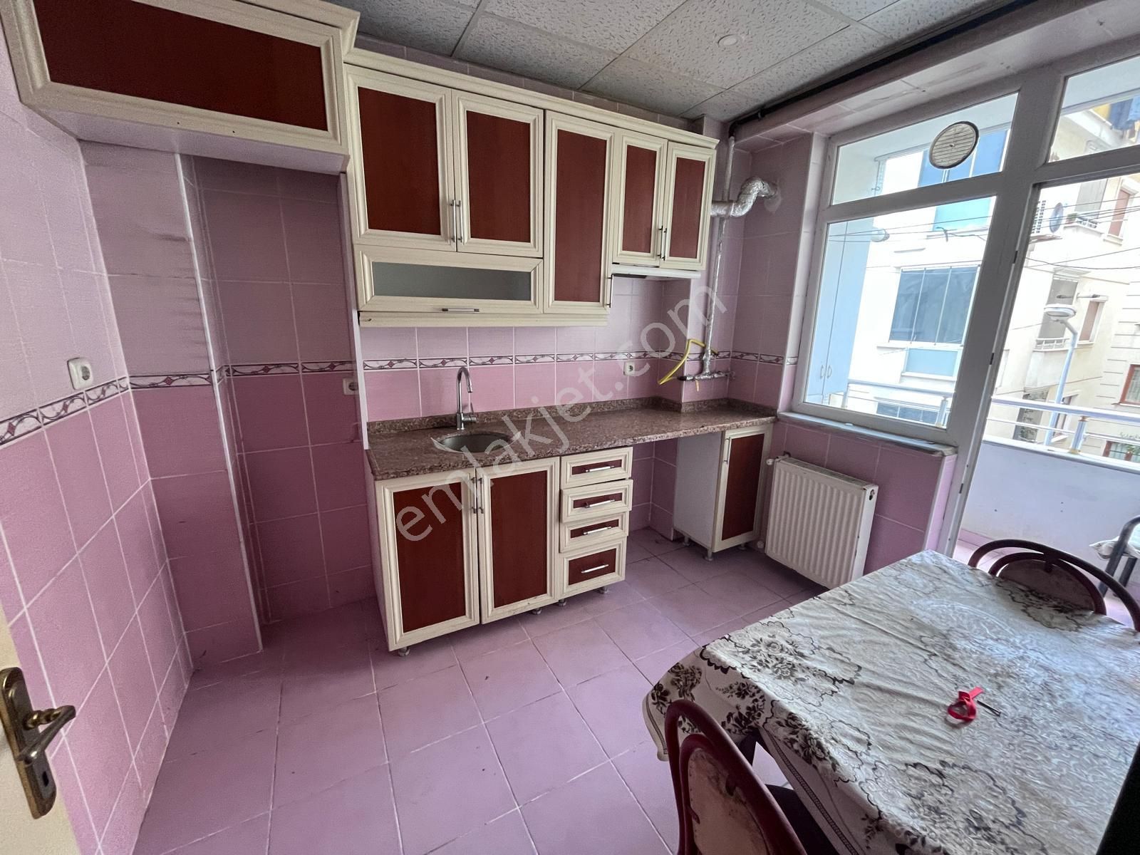 Bahçelievler Cumhuriyet Mah Satılık 2+1 Daire Asansörlü 2.kat 16yş
