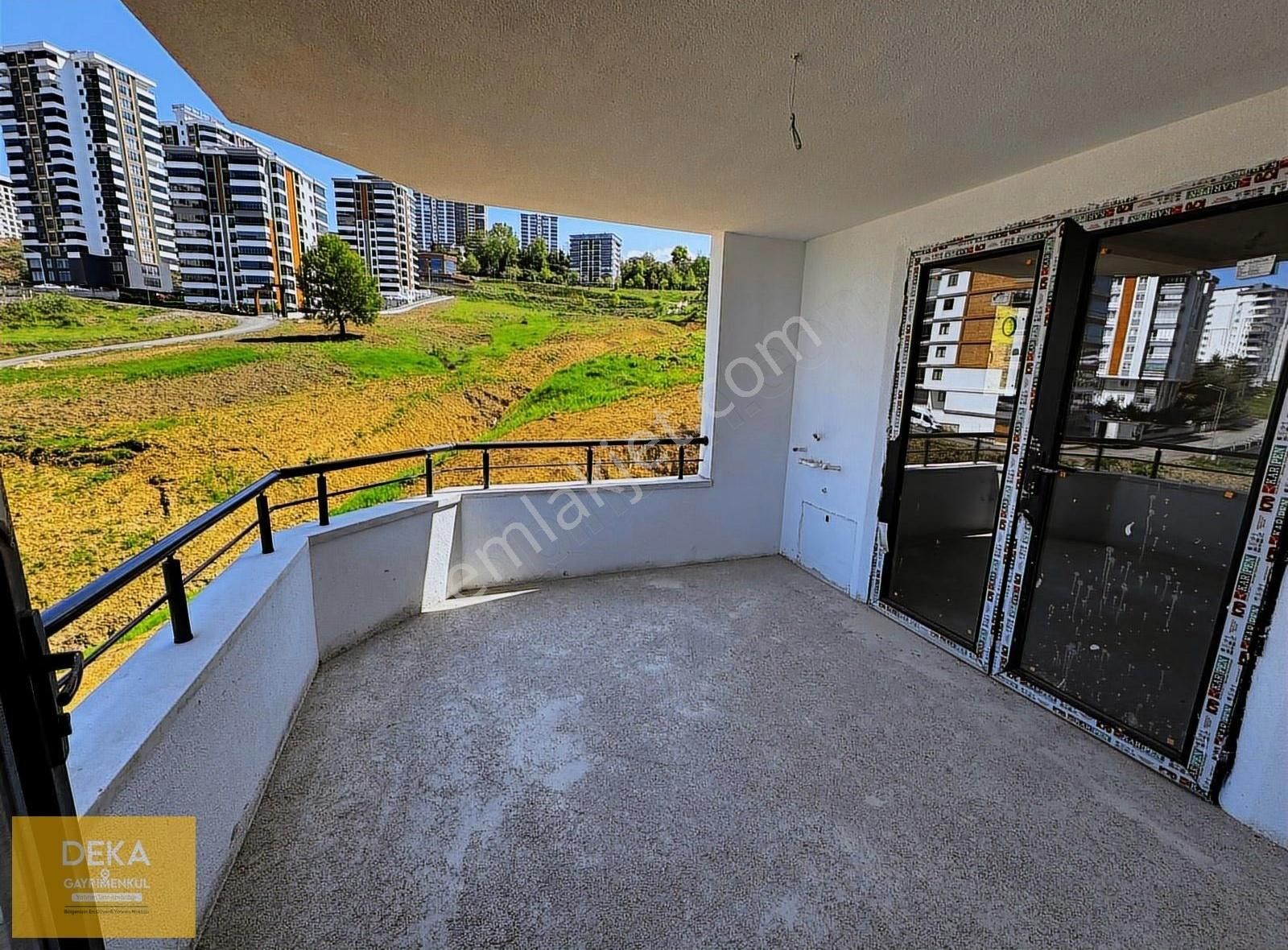 Deka Gayrimenkul'den Deniz Manzaralı Sıfır 3+1 Daire