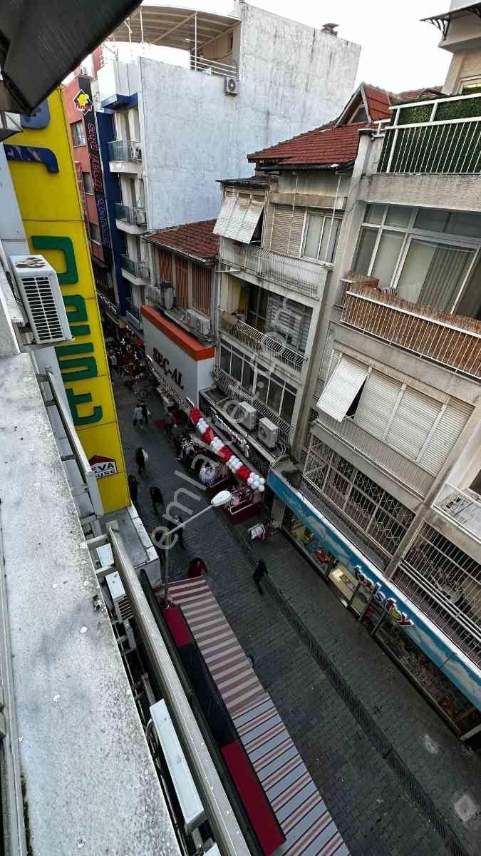 Karşıyaka Tuna Mahallesi’nde Kıralık Mobilyalı Büro