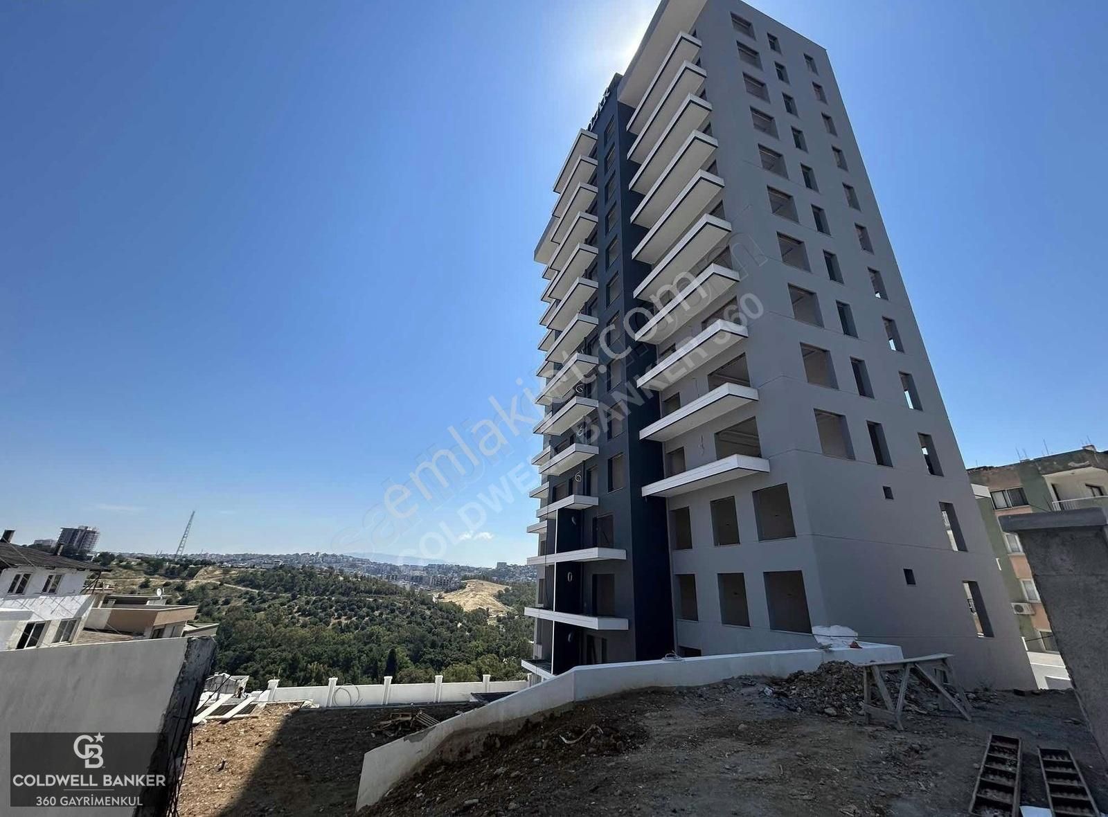 İstinye Yakını Sitede Havuzlu Deniz Manzaralı Satılık 2+1 Daire