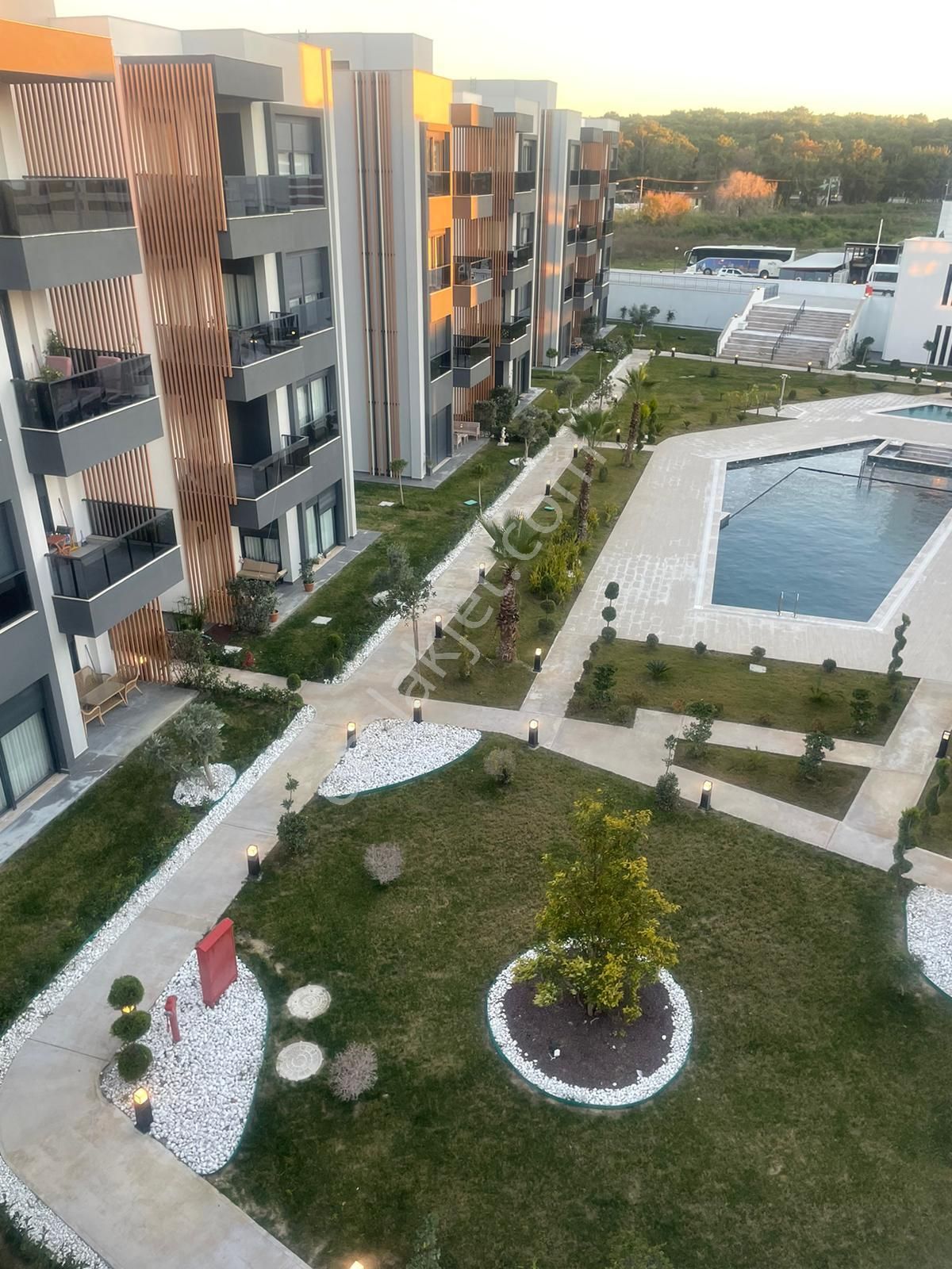 Sorgunda Oteller Bölgesinde Lüks 3+1 Arakat Daire