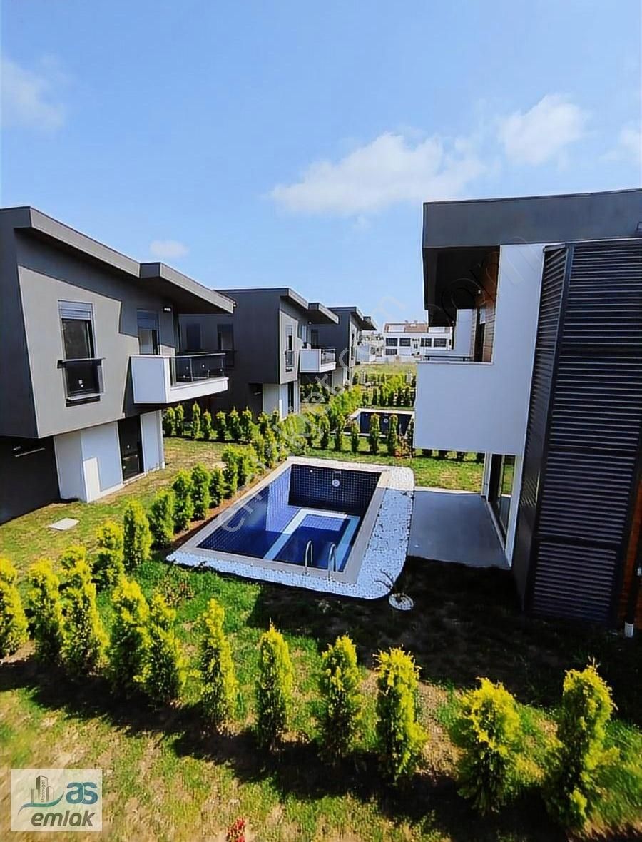 -evrende-denize-600m-mesafede-özel-havuzlu-villa-