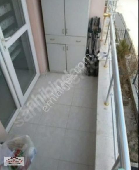 Cihandan Şengülüm Market Karşısında Ara Katta 3+1 Satılık Daire